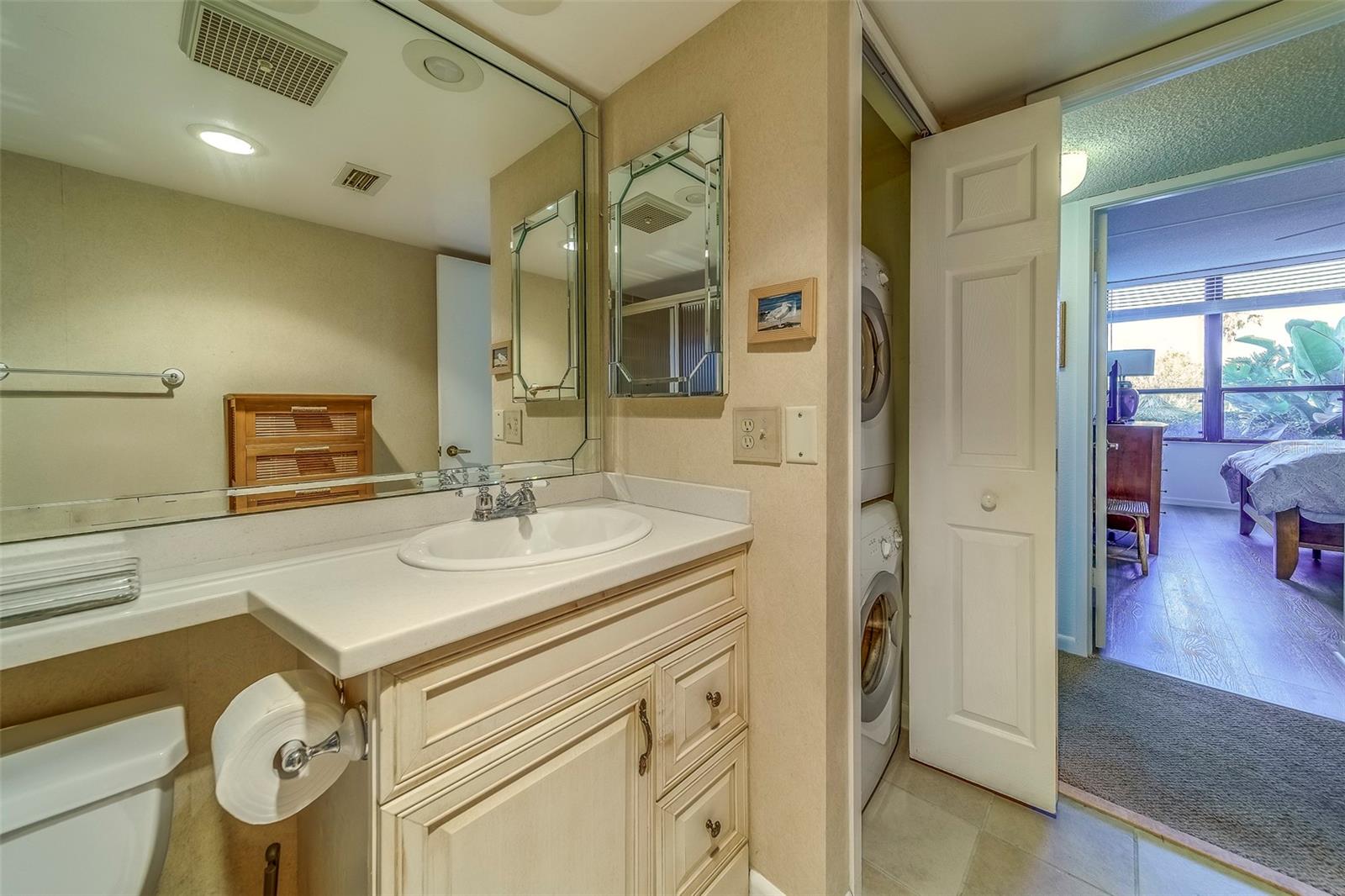 Listing photo id 24 for 400 Island Way 104