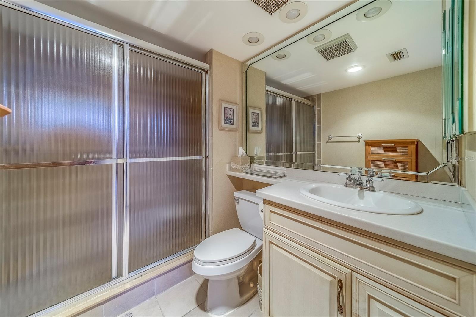 Listing photo id 25 for 400 Island Way 104