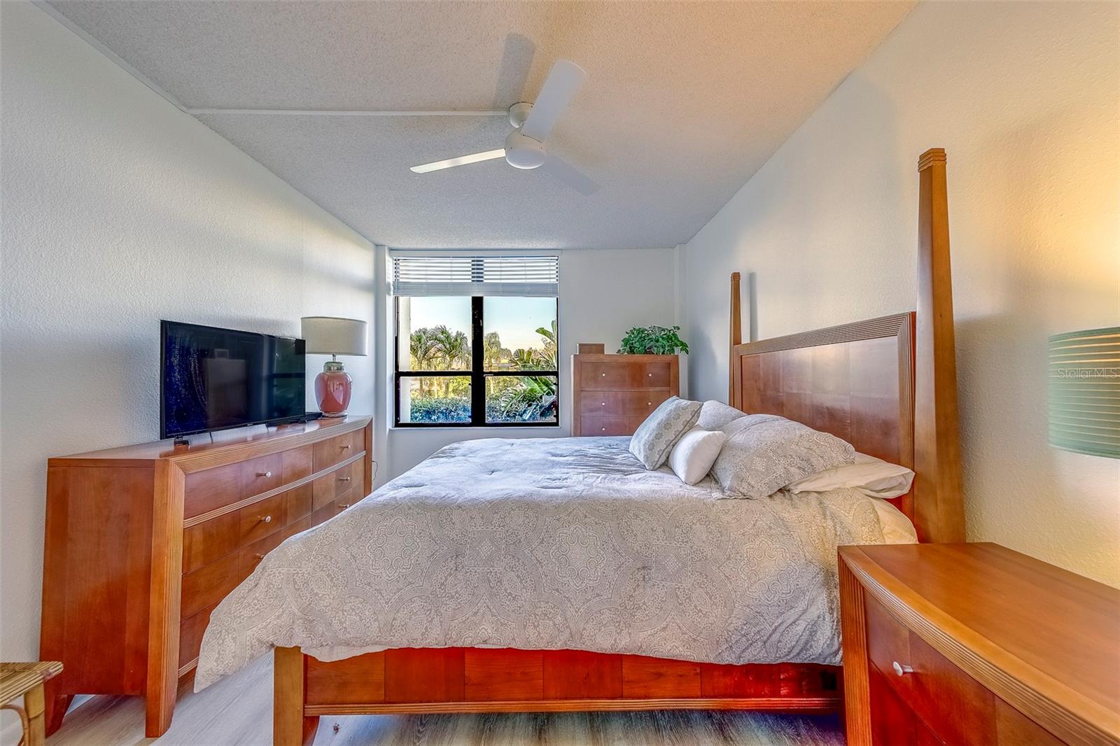 Listing photo id 26 for 400 Island Way 104
