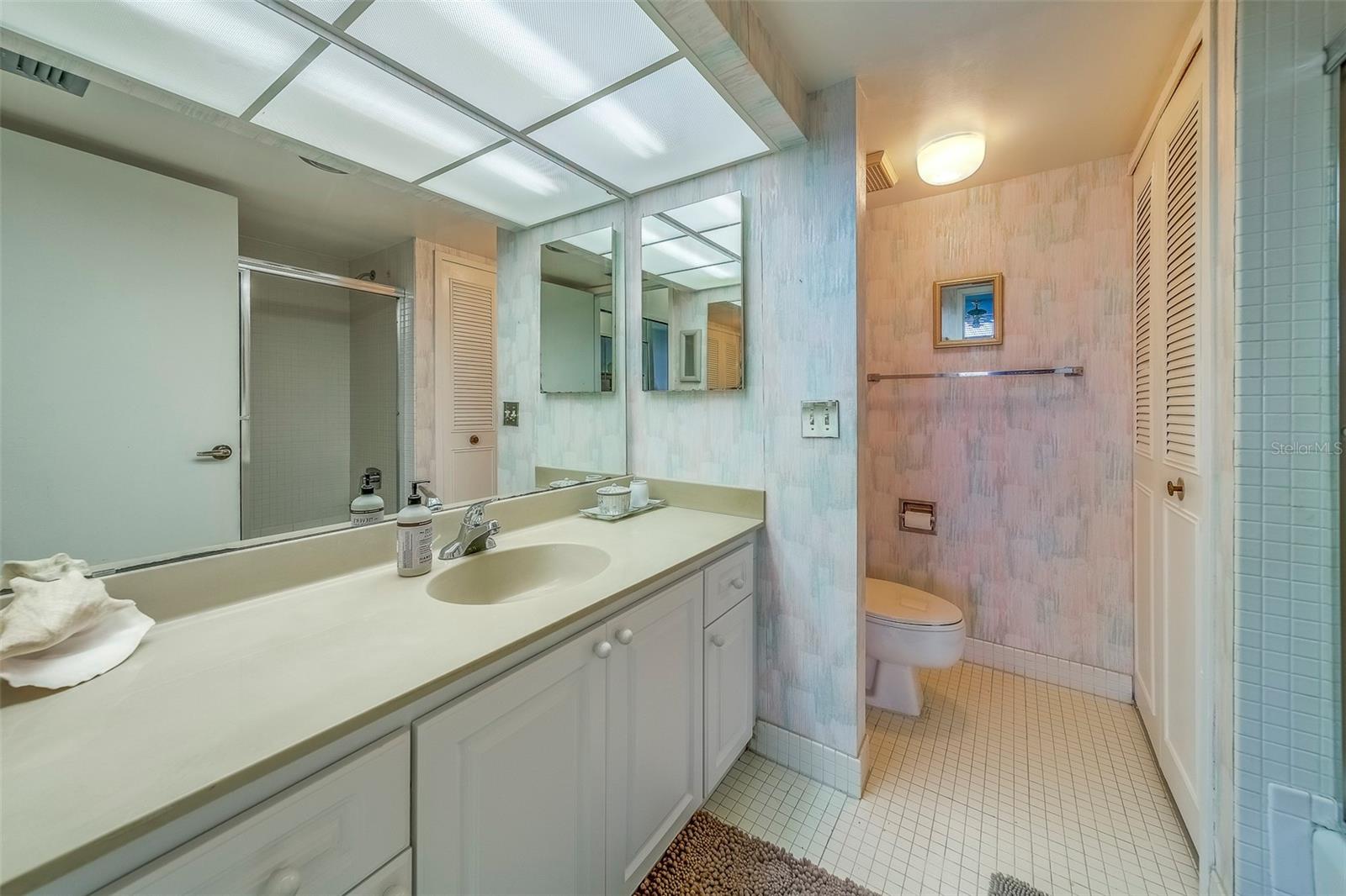 Listing photo id 30 for 400 Island Way 104