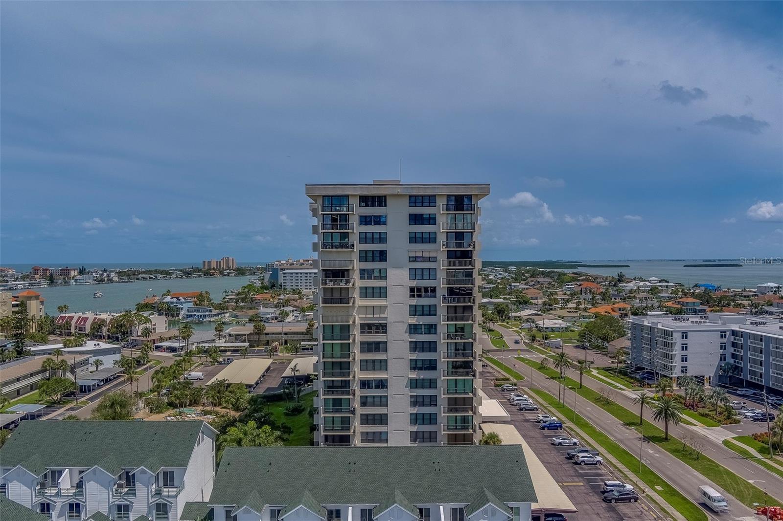 Listing photo id 35 for 400 Island Way 104
