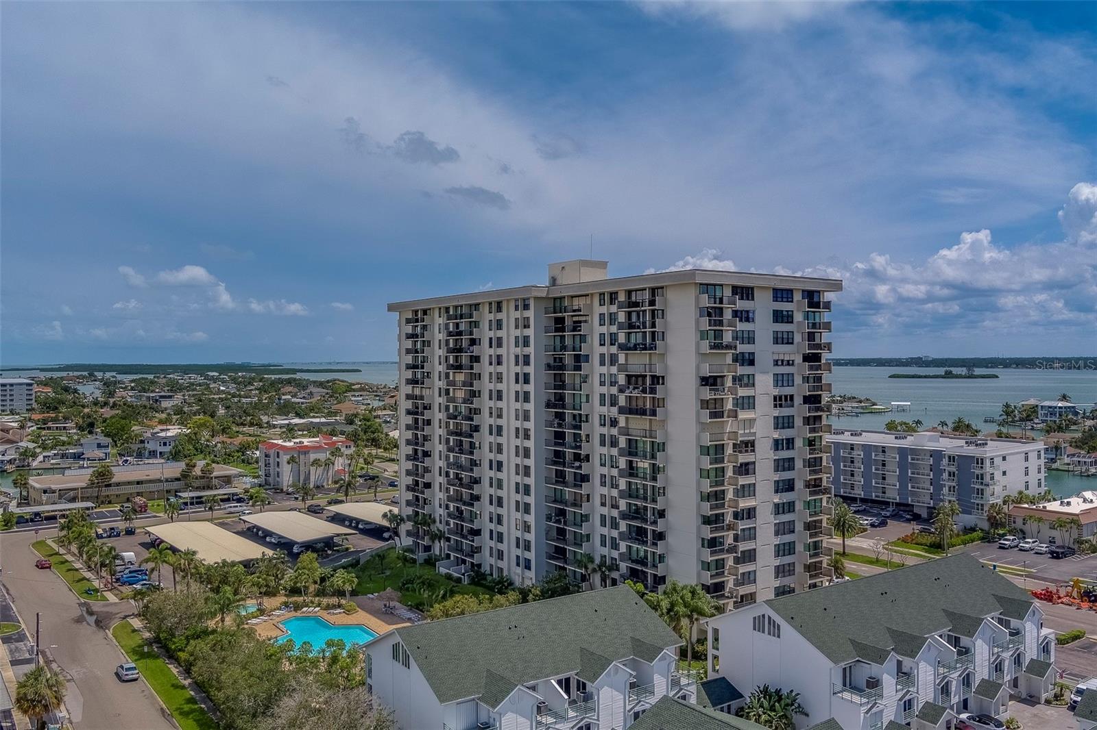 Listing photo id 37 for 400 Island Way 104
