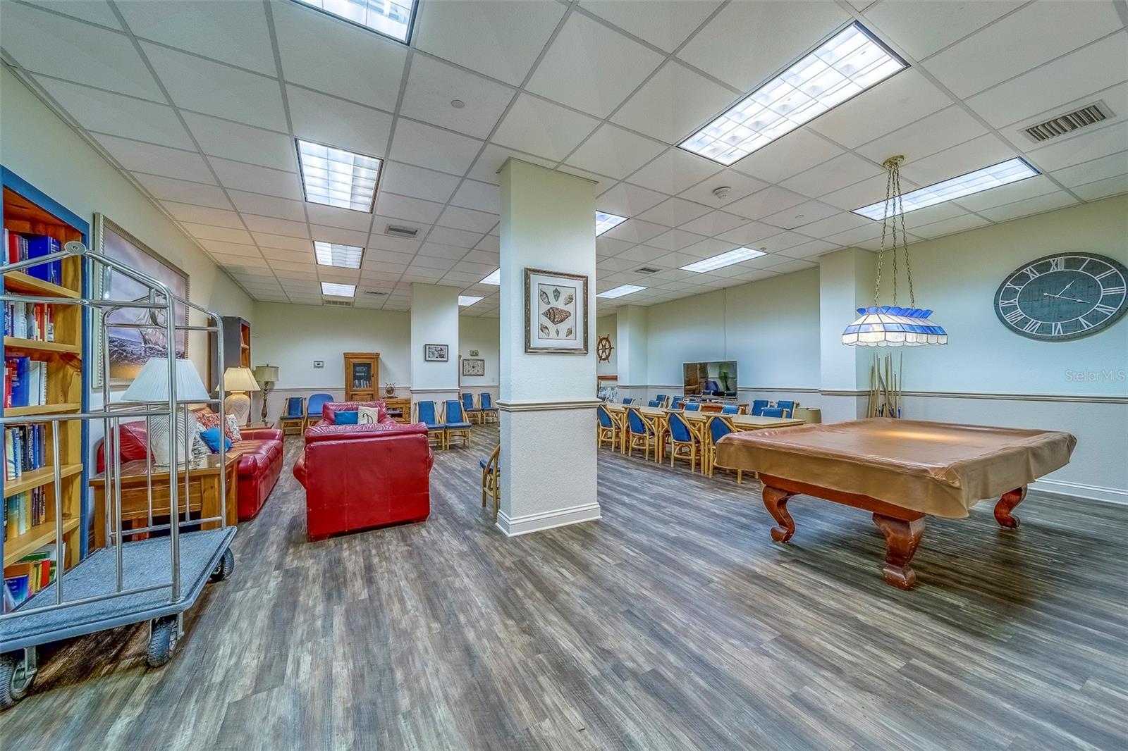 Listing photo id 40 for 400 Island Way 104
