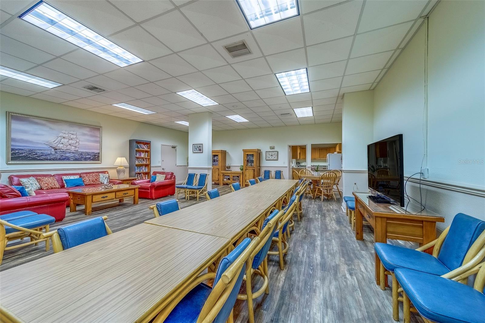 Listing photo id 41 for 400 Island Way 104