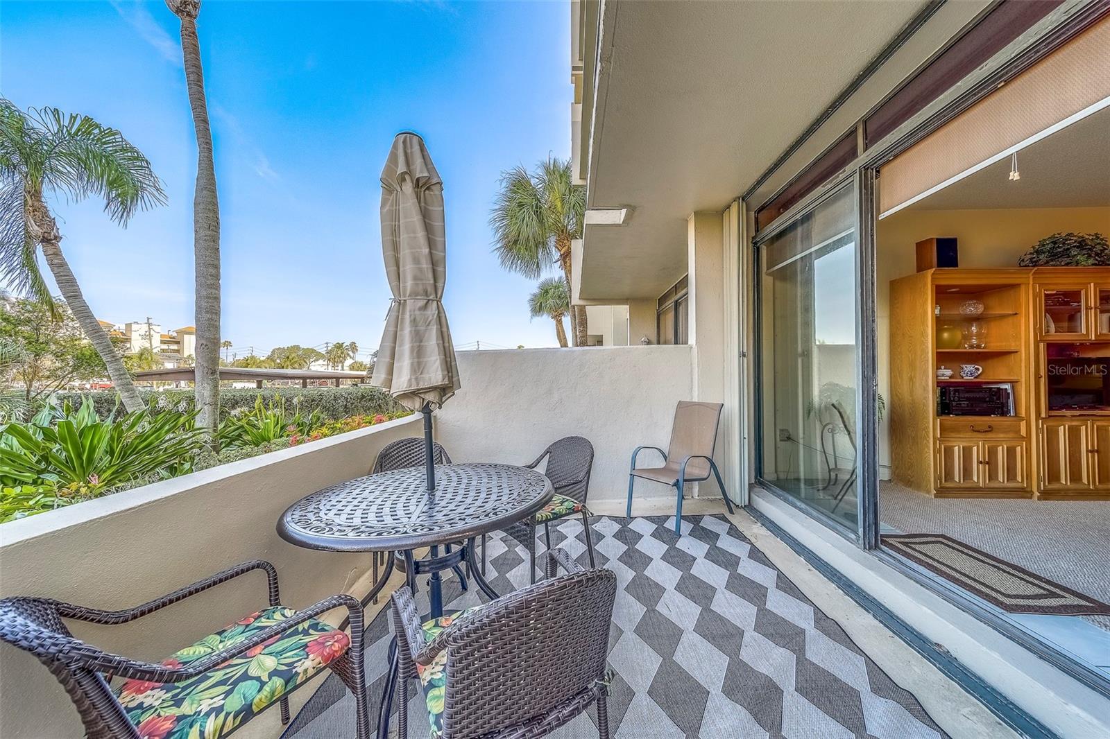 Listing photo id 4 for 400 Island Way 104