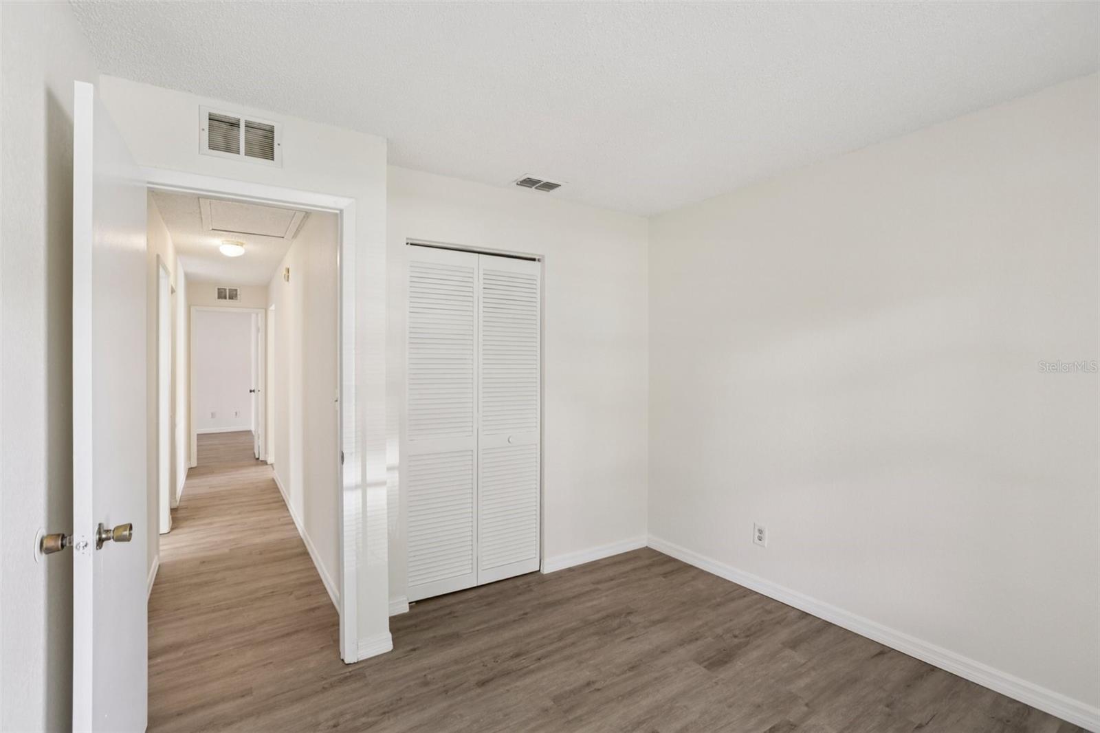Image 18 of 25 For 5843 Darren Court N