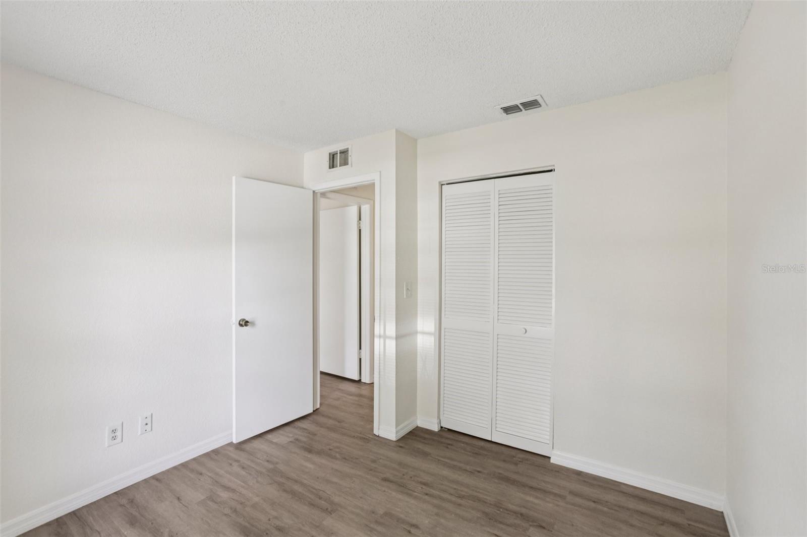 Image 19 of 25 For 5843 Darren Court N