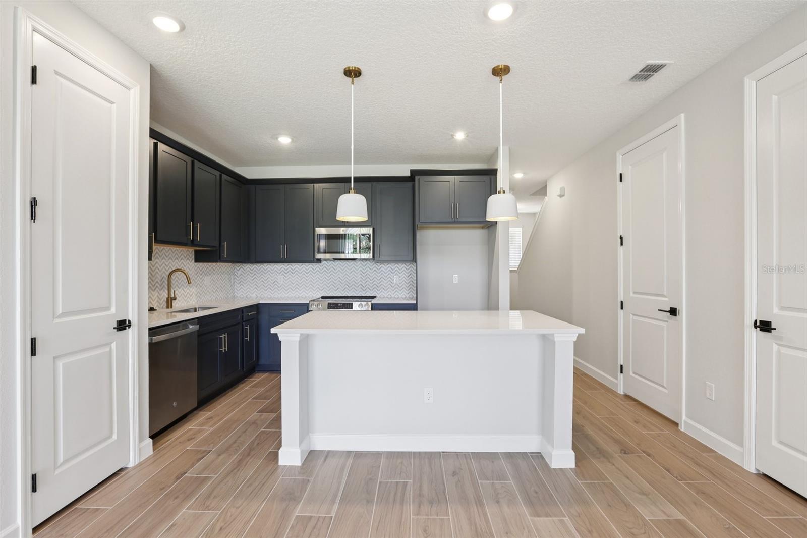 Image 17 of 40 For 7679 Deer Valley Circle