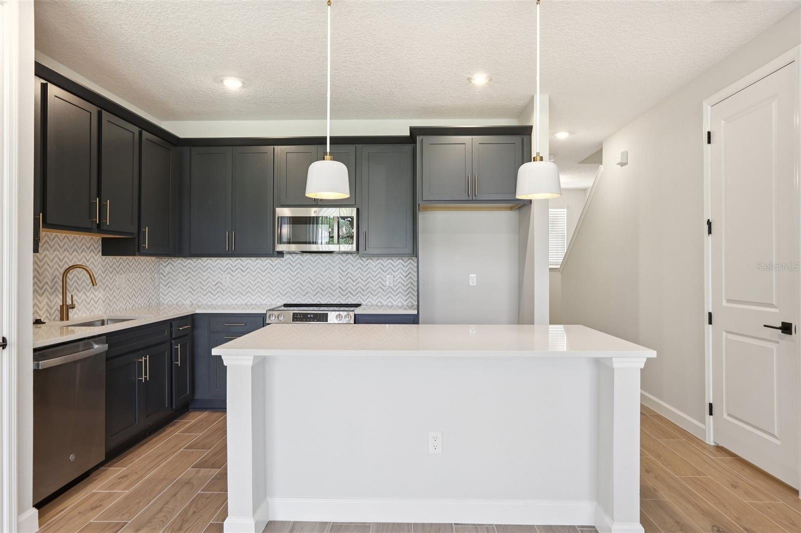 Image 18 of 40 For 7679 Deer Valley Circle