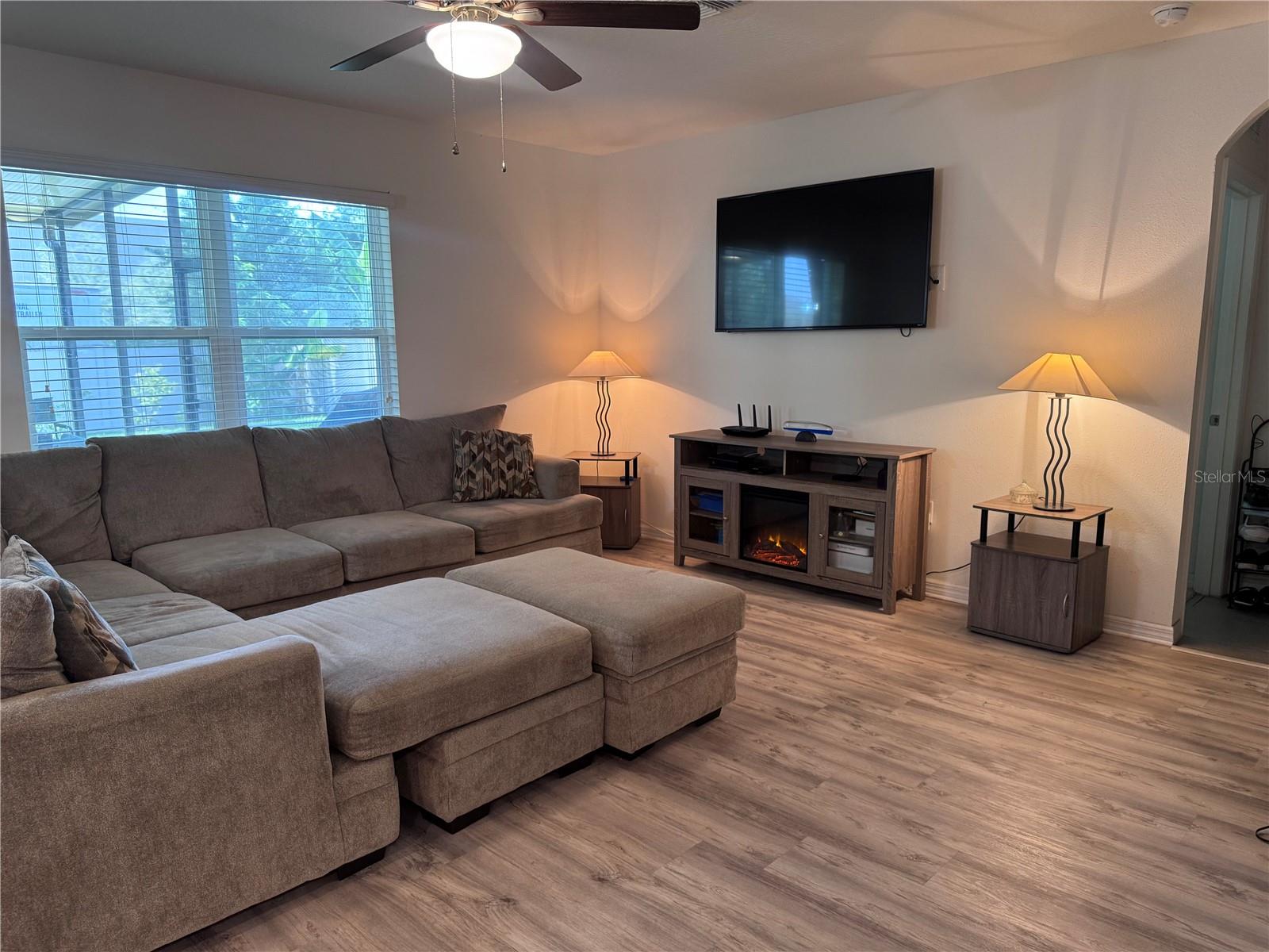 Image 8 of 31 For 9521 Sunstone Boulevard