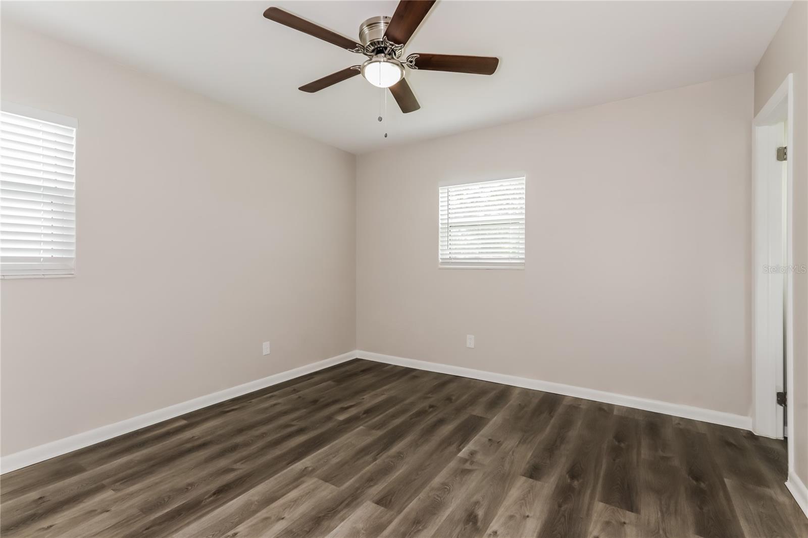 Listing photo id 8 for 215 Cranberry Lane