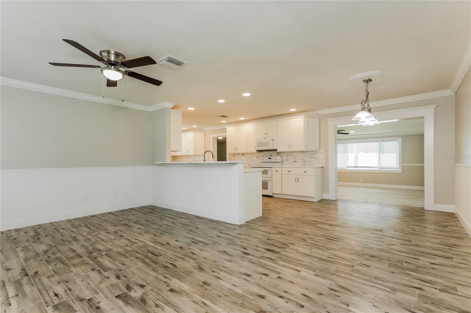 Listing photo id 1 for 215 Cranberry Lane