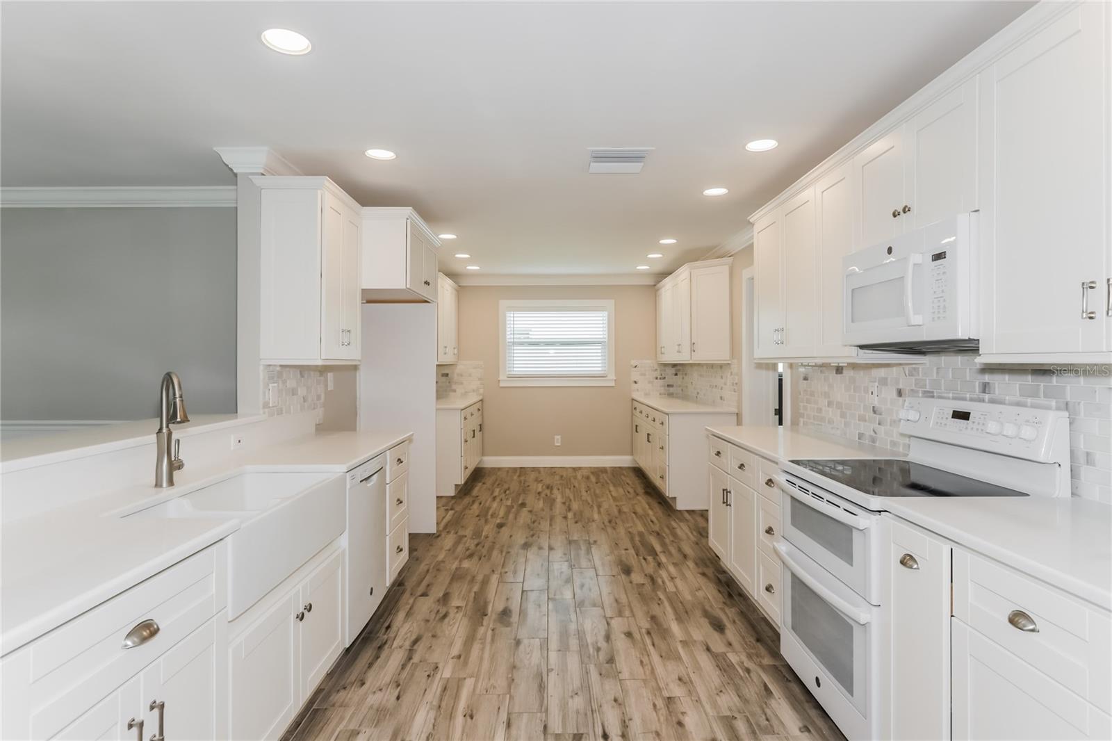Listing photo id 3 for 215 Cranberry Lane
