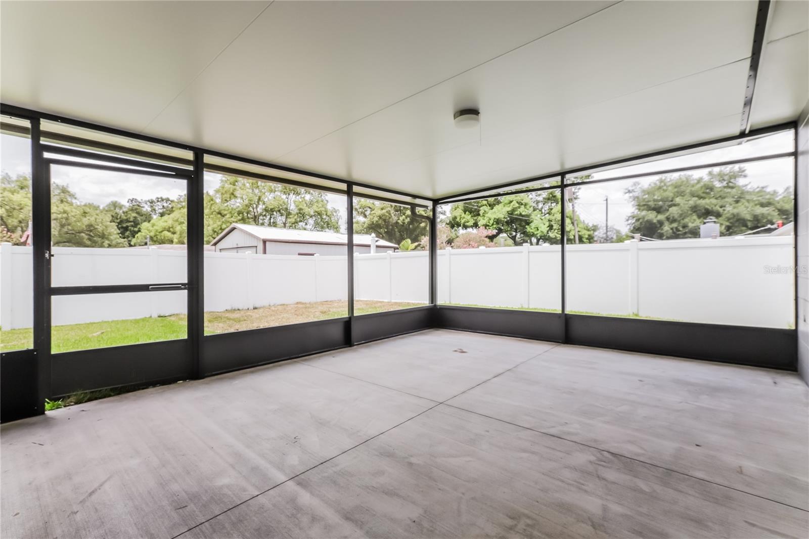 Listing photo id 7 for 215 Cranberry Lane