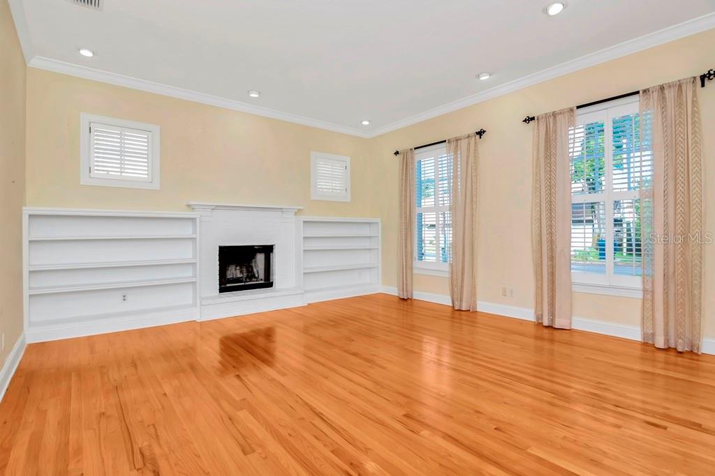 Image 3 of 25 For 2408 Jetton Avenue