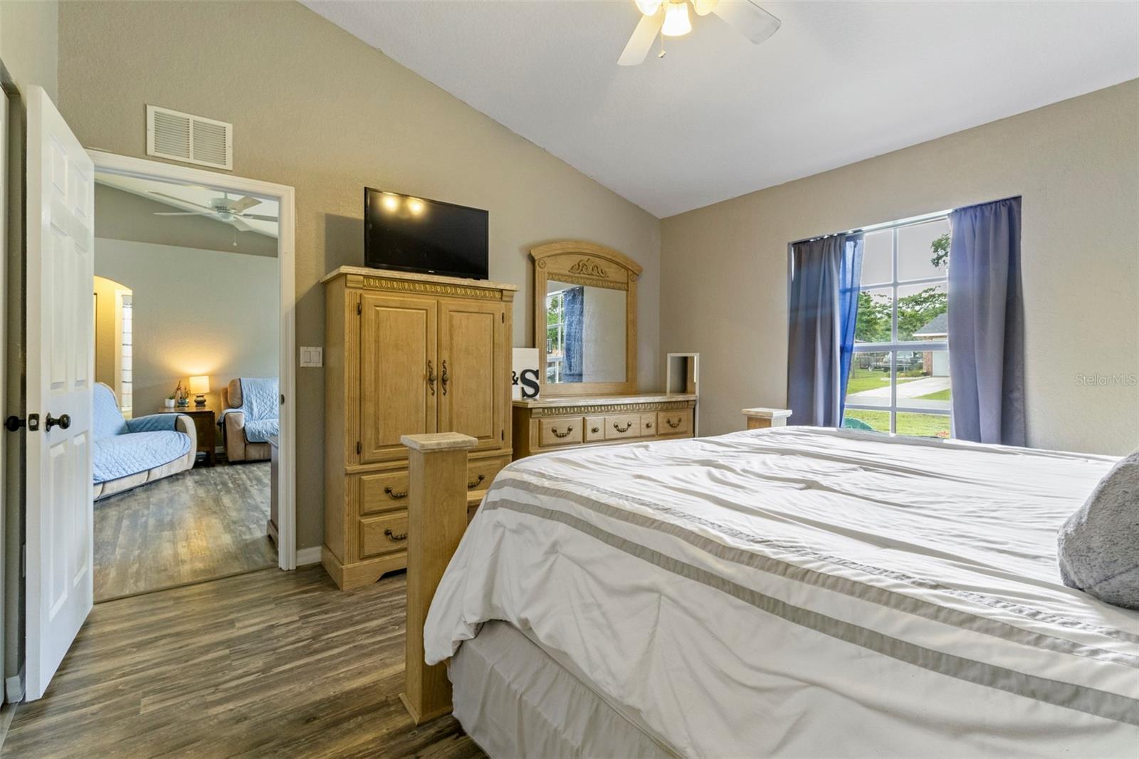 Image 11 of 26 For 27286 Warner Avenue