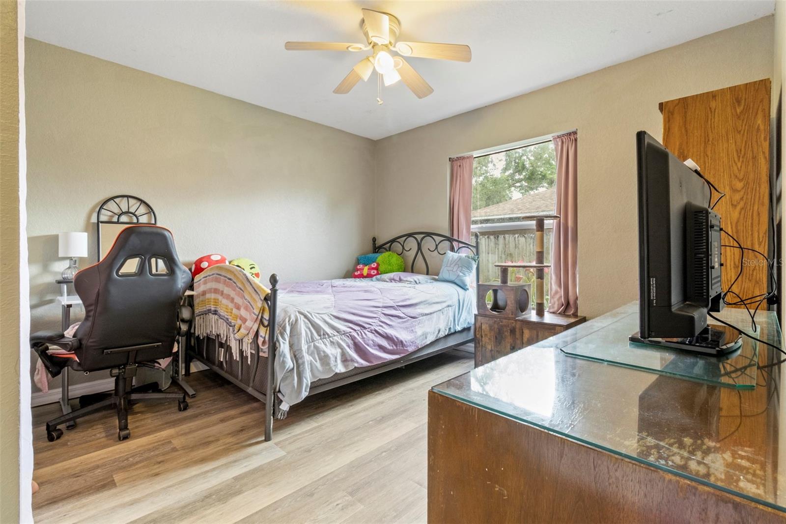 Image 12 of 26 For 27286 Warner Avenue