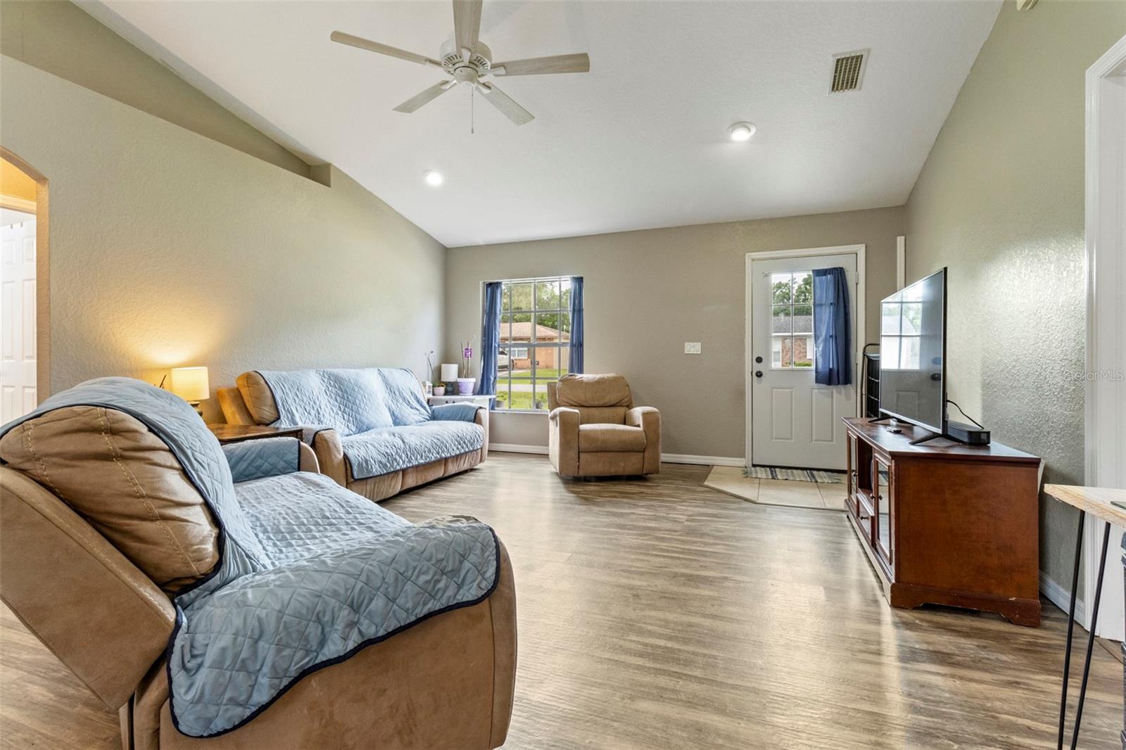 Image 3 of 26 For 27286 Warner Avenue