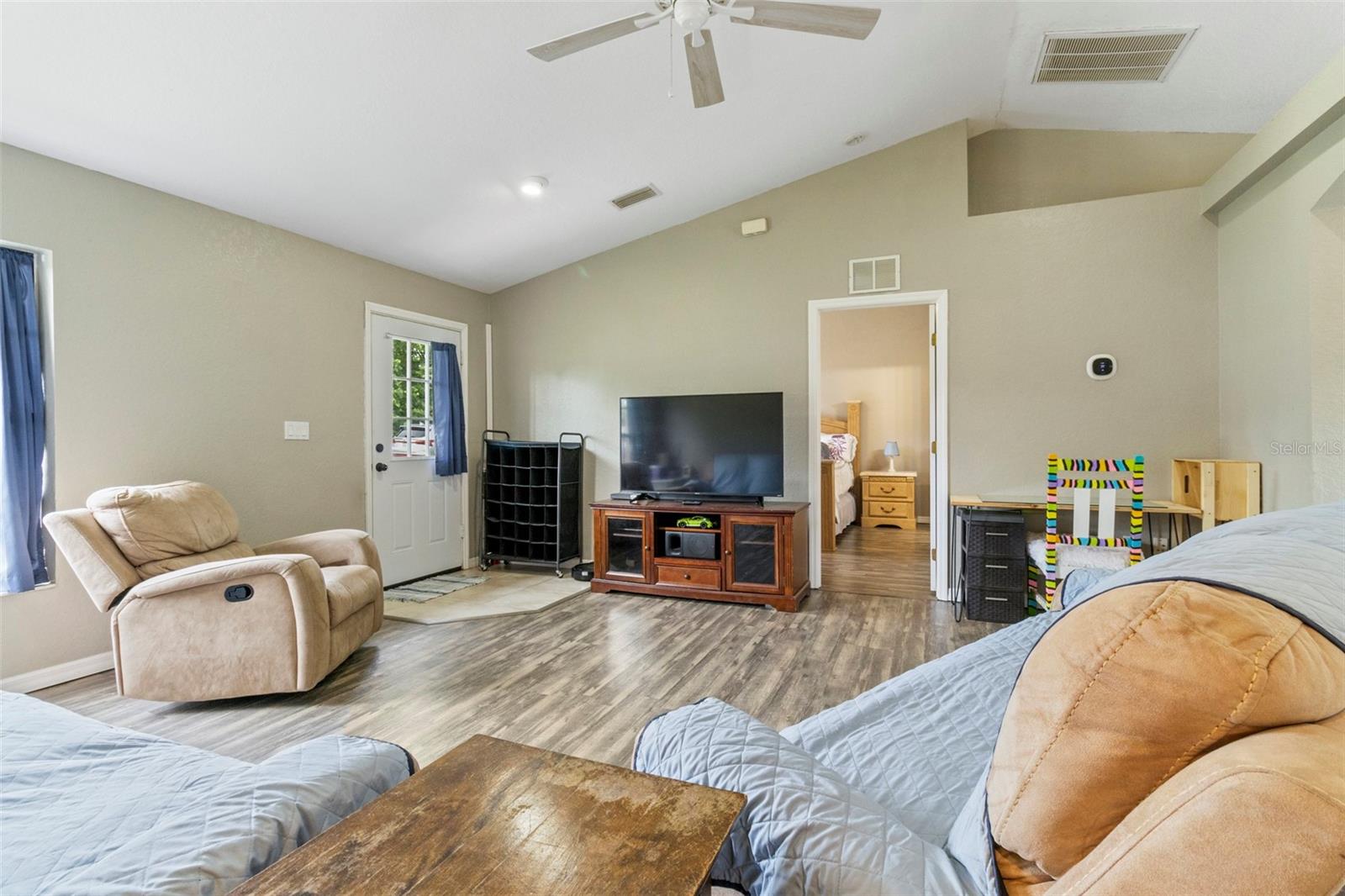 Image 4 of 26 For 27286 Warner Avenue