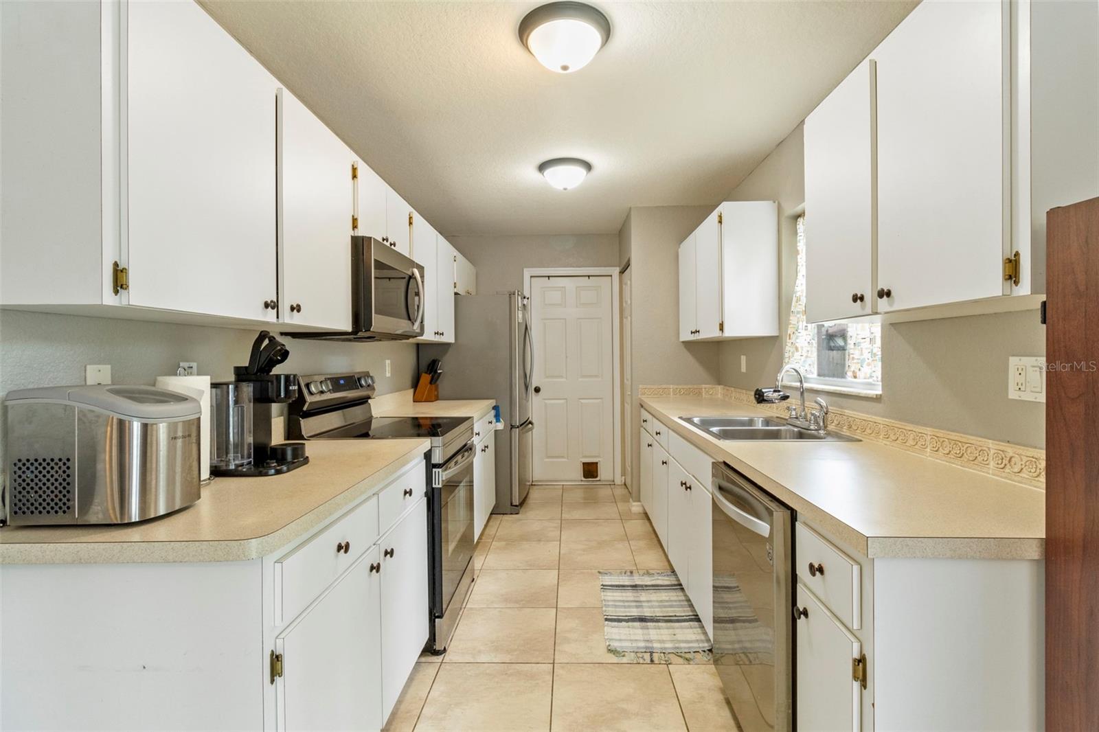 Image 6 of 26 For 27286 Warner Avenue