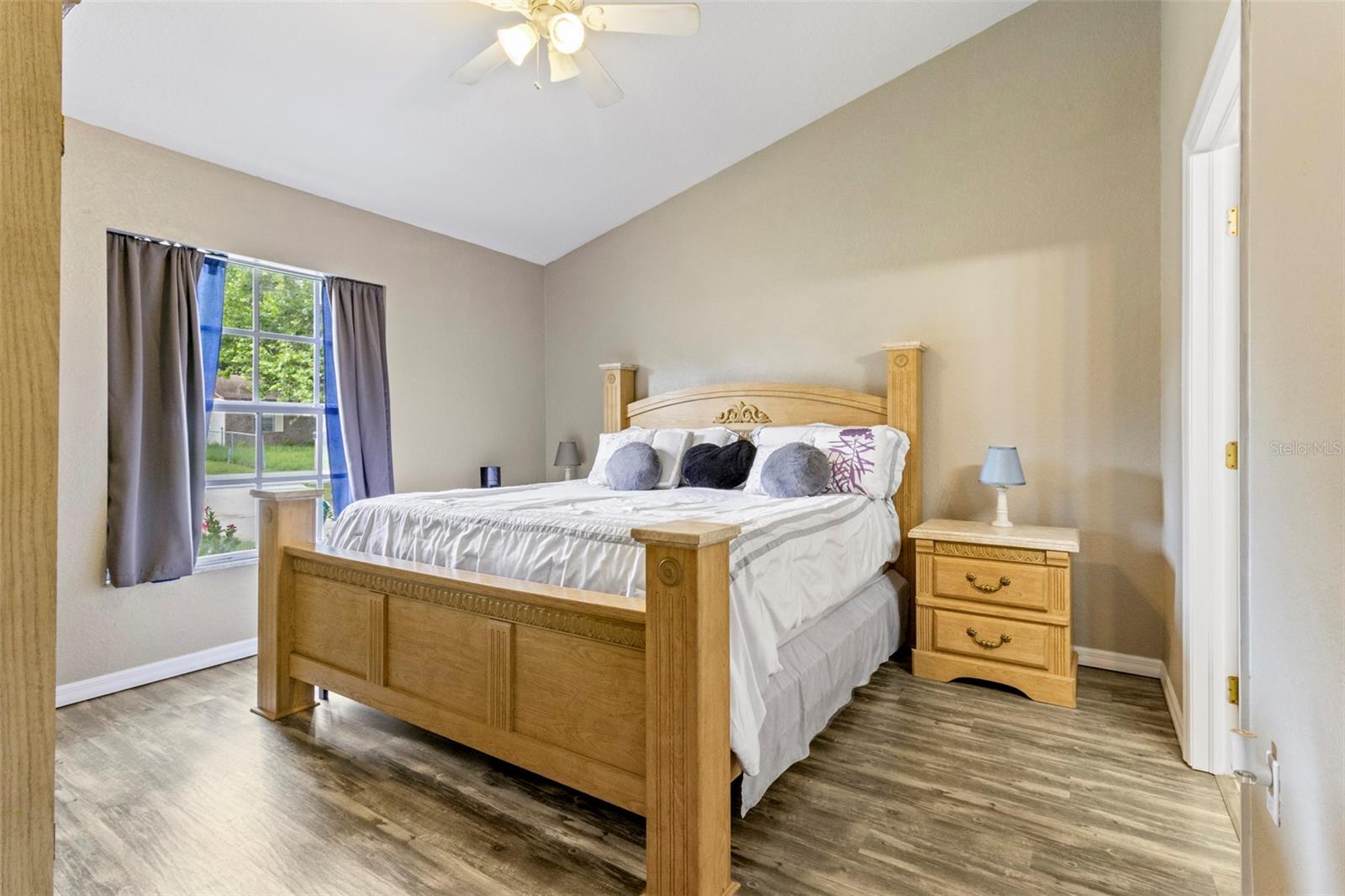 Image 9 of 26 For 27286 Warner Avenue