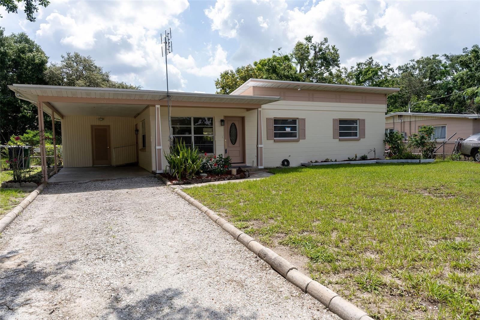 Listing photo id 0 for 10911 Dixon Avenue