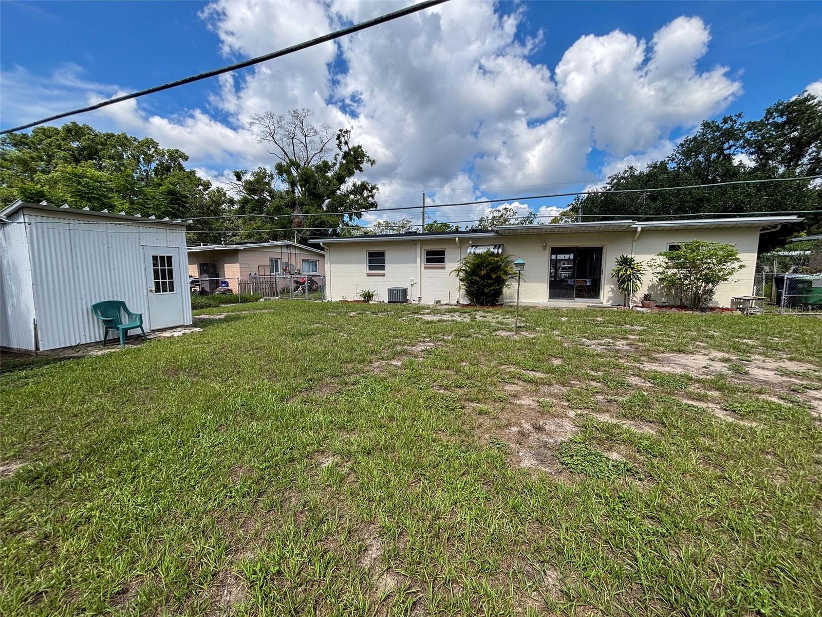 Listing photo id 25 for 10911 Dixon Avenue