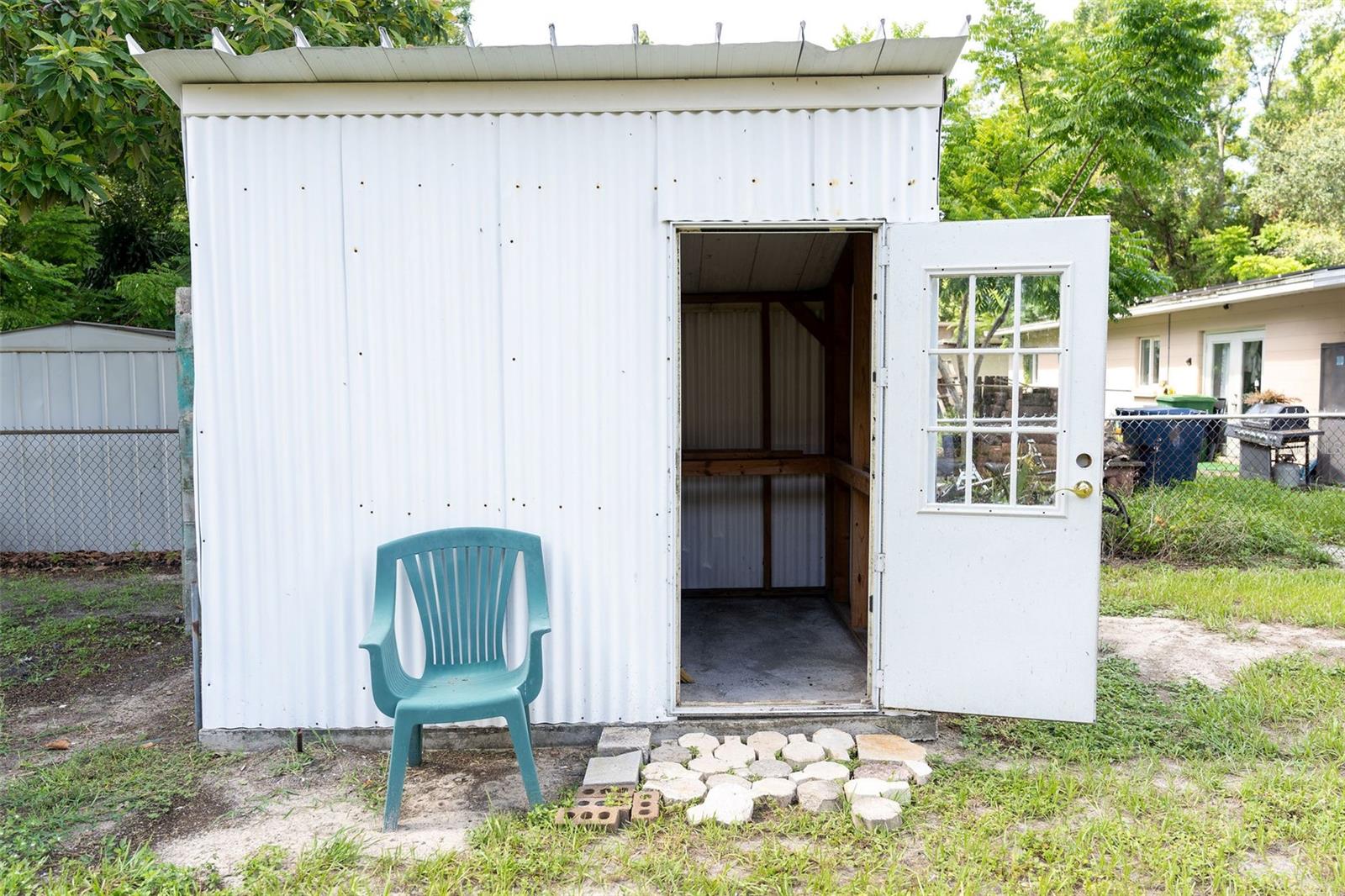 Listing photo id 27 for 10911 Dixon Avenue
