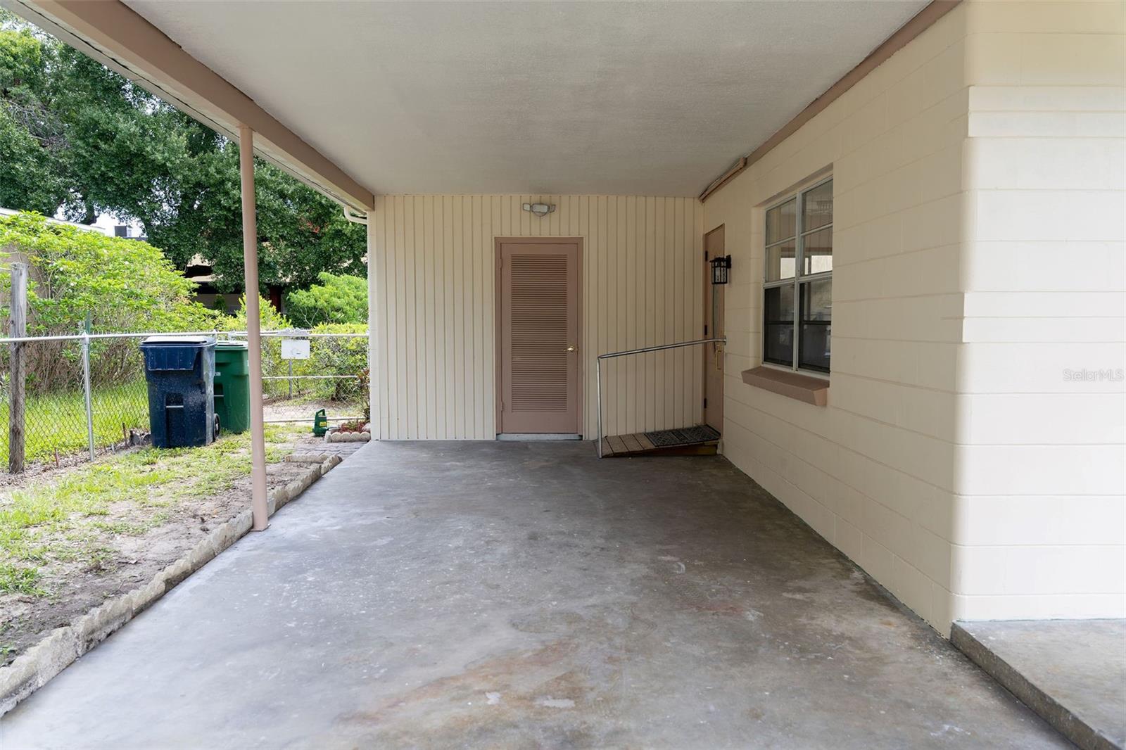 Listing photo id 29 for 10911 Dixon Avenue