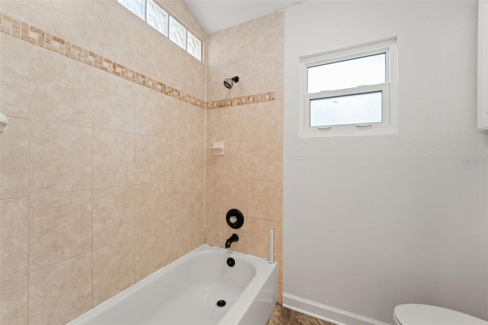 Image 37 of 50 For 573 Whispering Lakes Boulevard