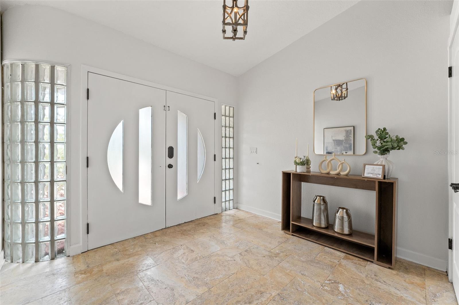 Image 4 of 50 For 573 Whispering Lakes Boulevard