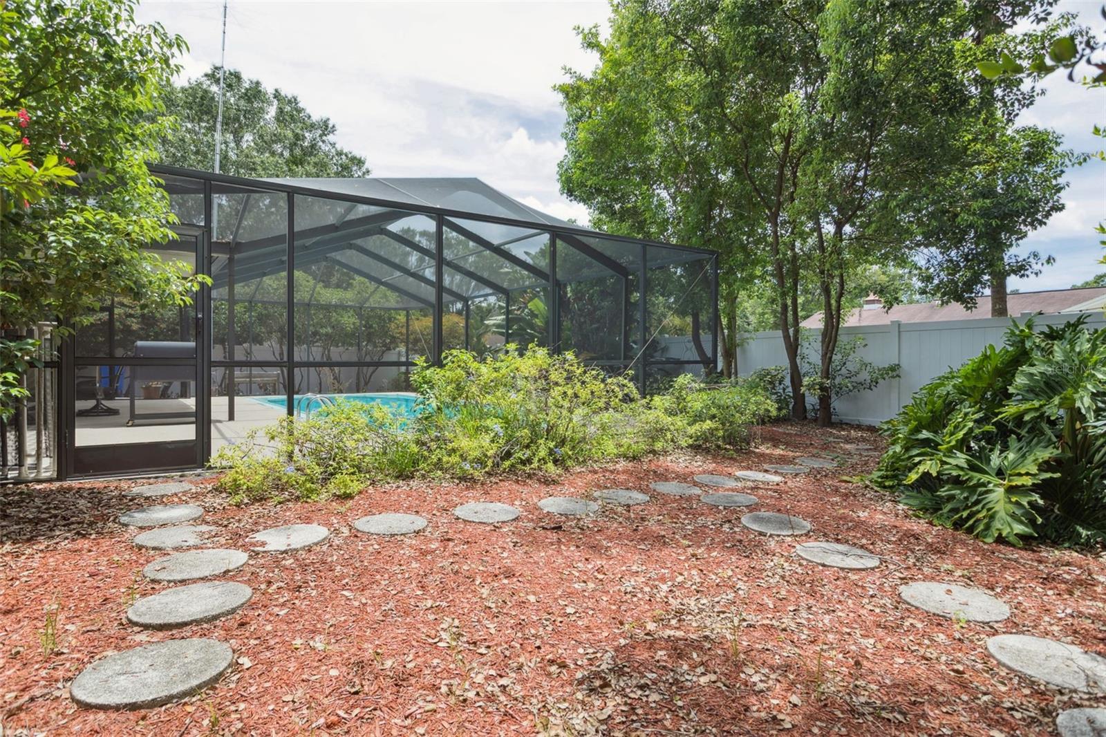 Image 31 of 39 For 11320 Carrollwood Estates Drive