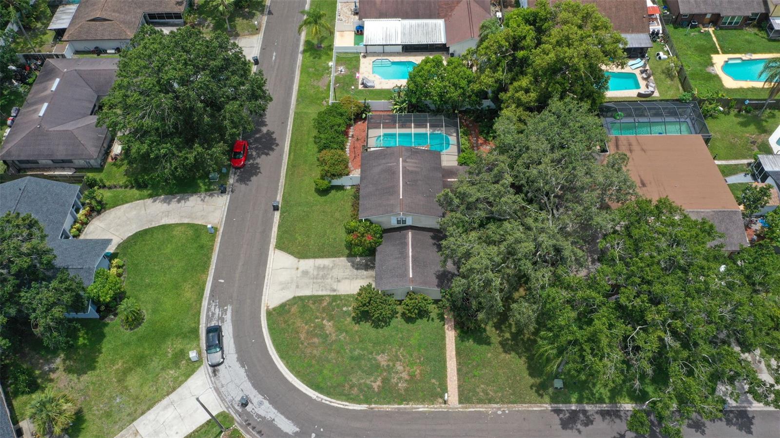 Image 37 of 39 For 11320 Carrollwood Estates Drive