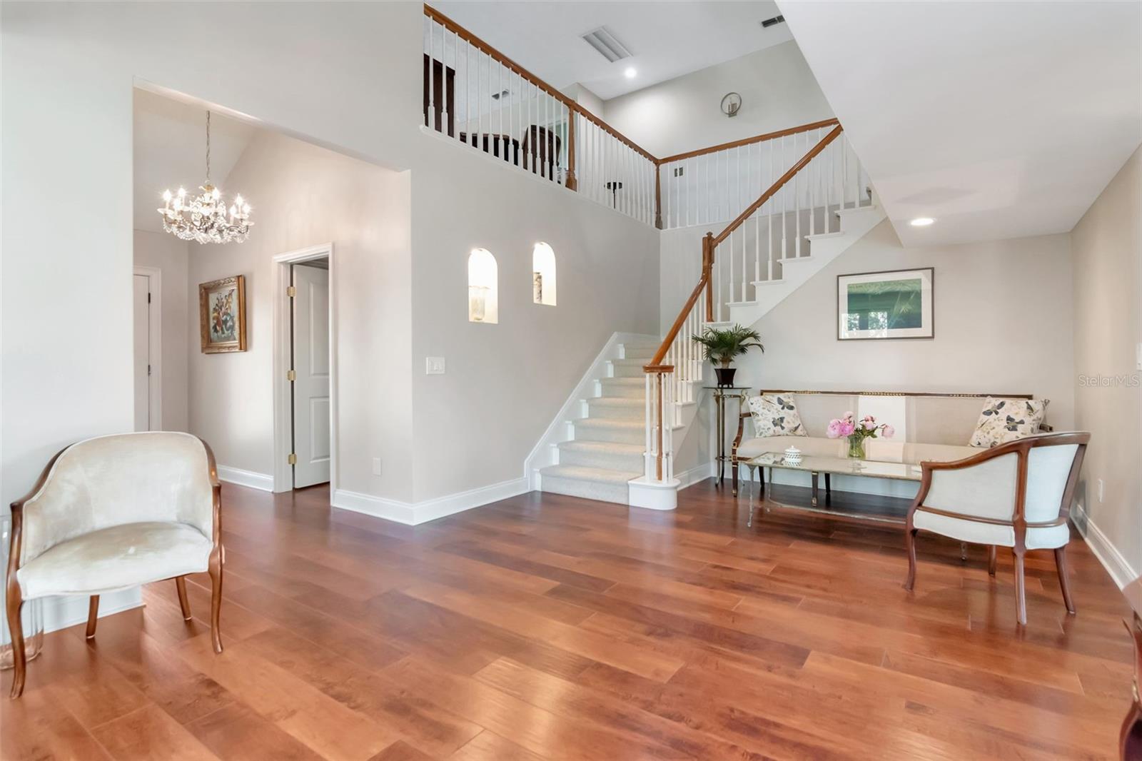 Listing photo id 9 for 5106 Poe Avenue