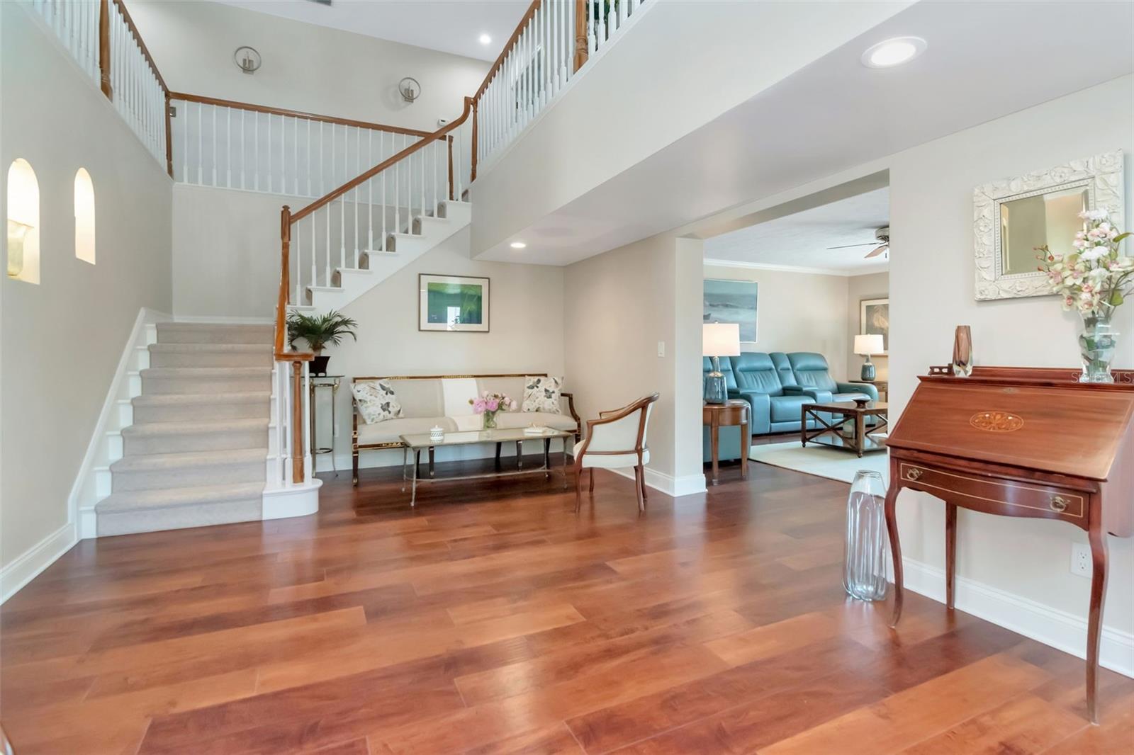 Listing photo id 11 for 5106 Poe Avenue