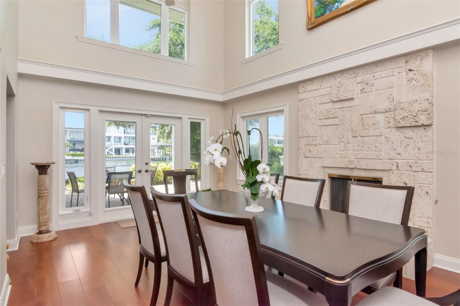 Listing photo id 15 for 5106 Poe Avenue