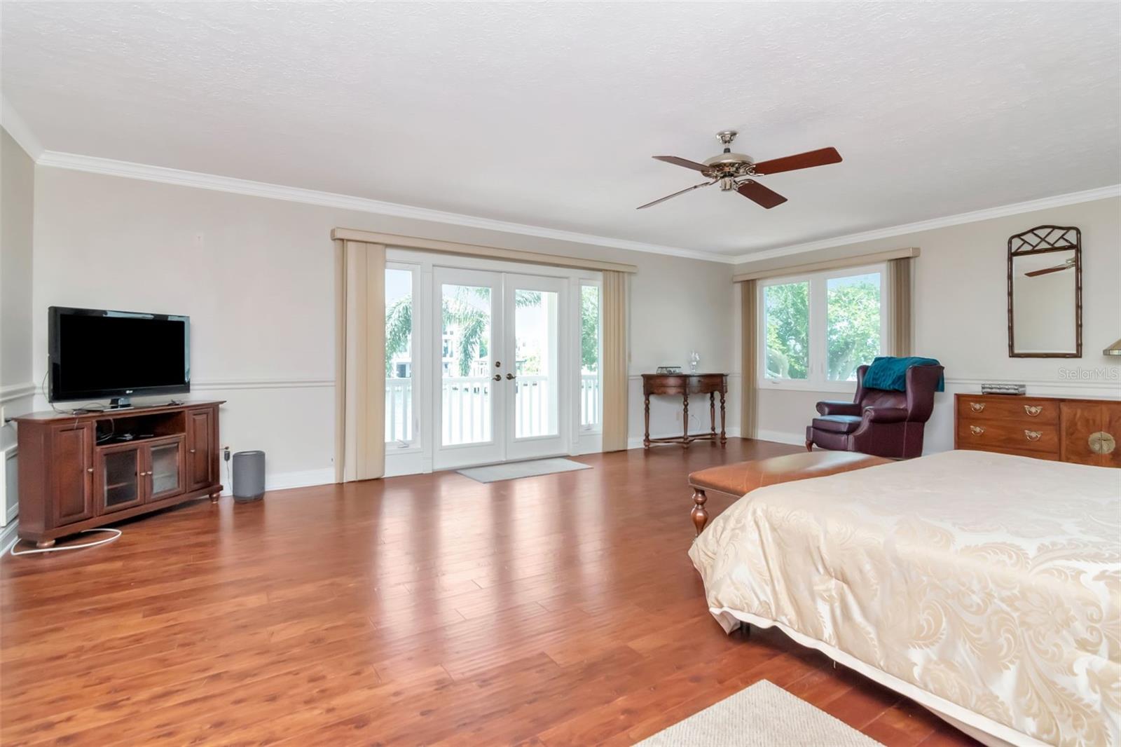 Listing photo id 19 for 5106 Poe Avenue