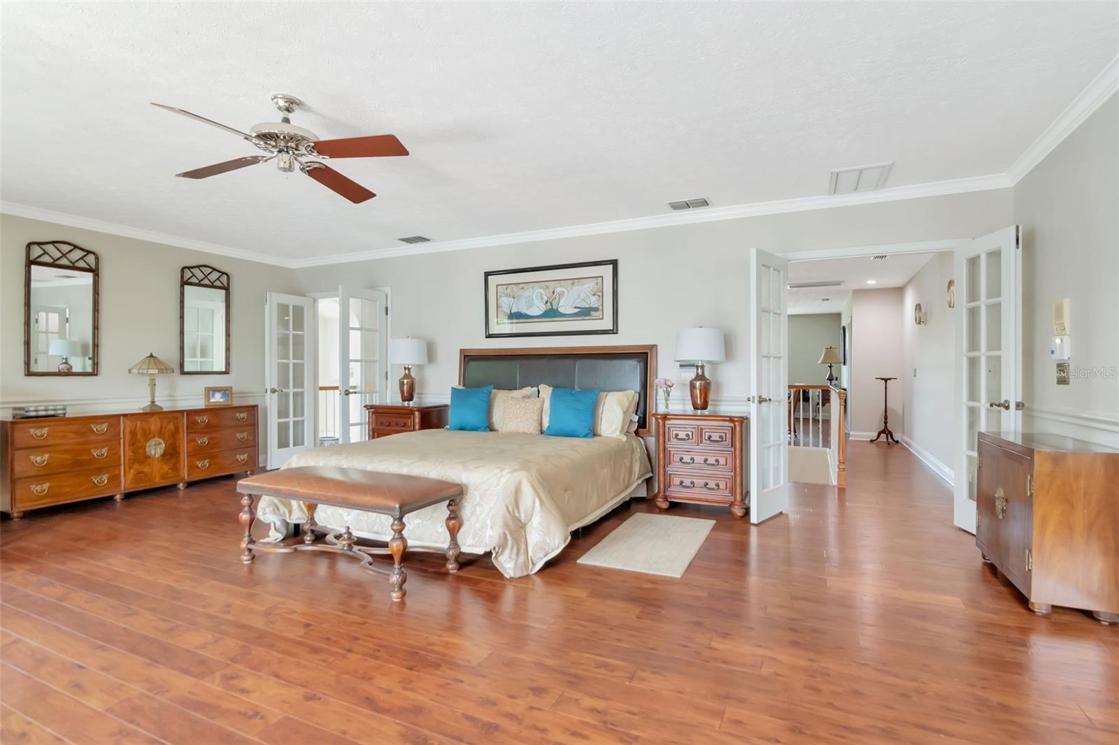 Listing photo id 21 for 5106 Poe Avenue