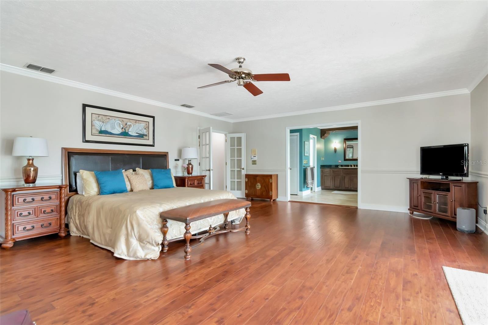 Listing photo id 22 for 5106 Poe Avenue