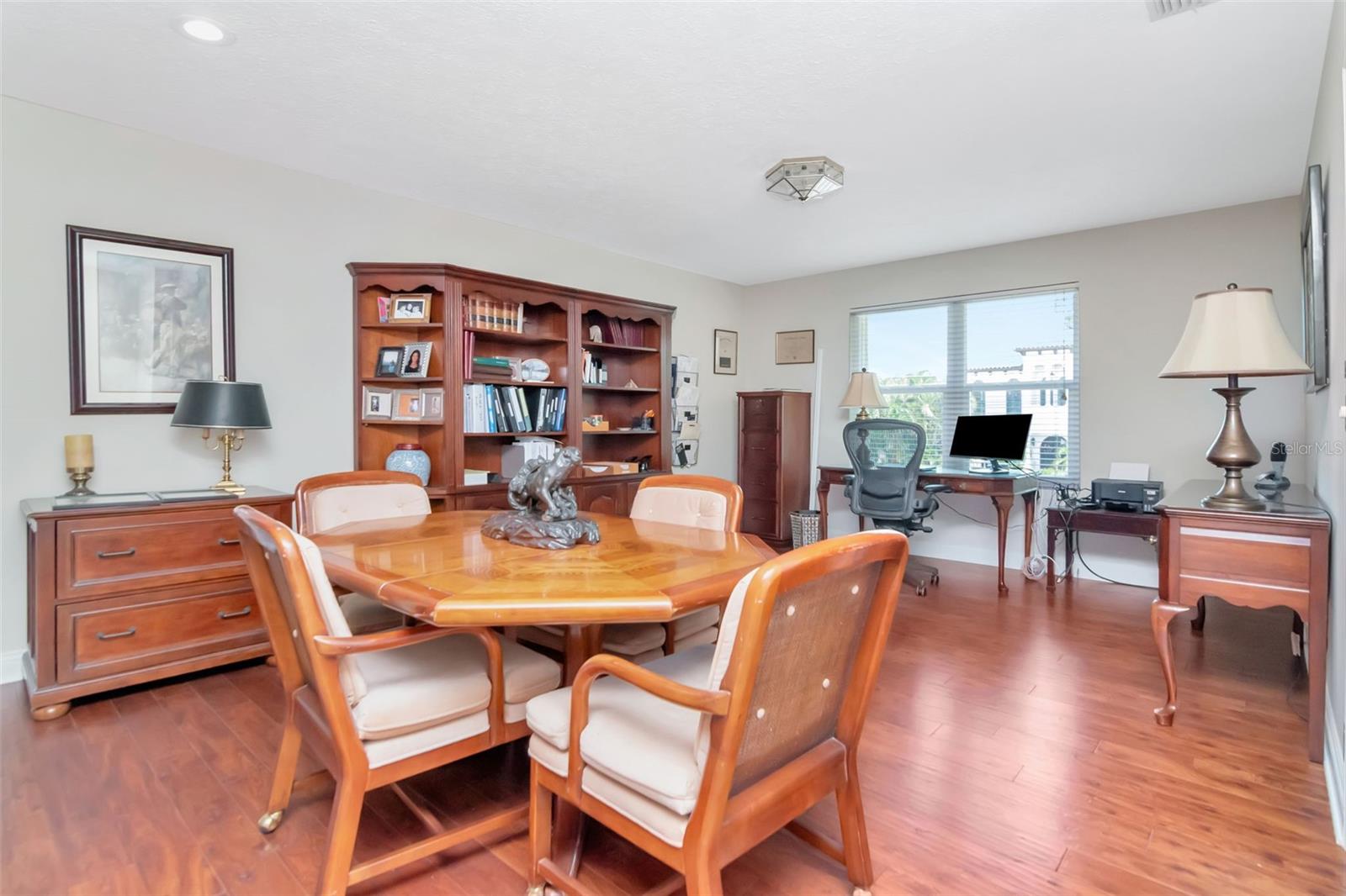 Listing photo id 23 for 5106 Poe Avenue