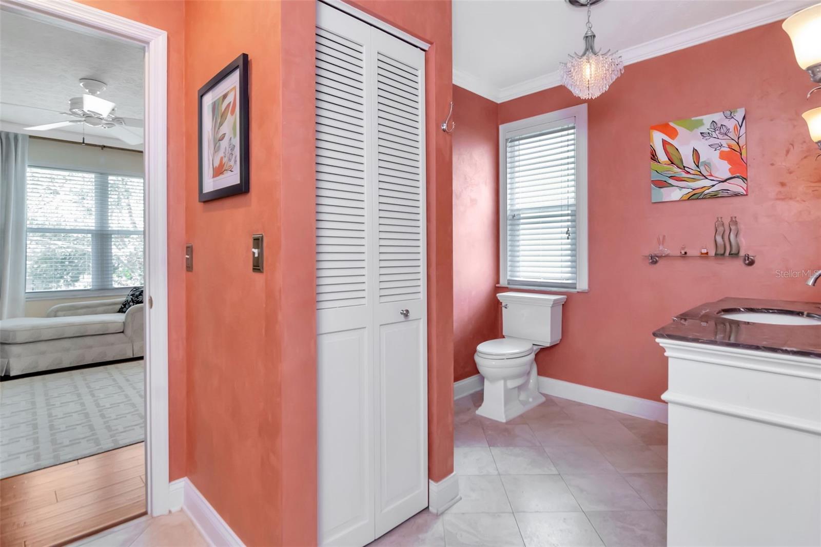 Listing photo id 25 for 5106 Poe Avenue