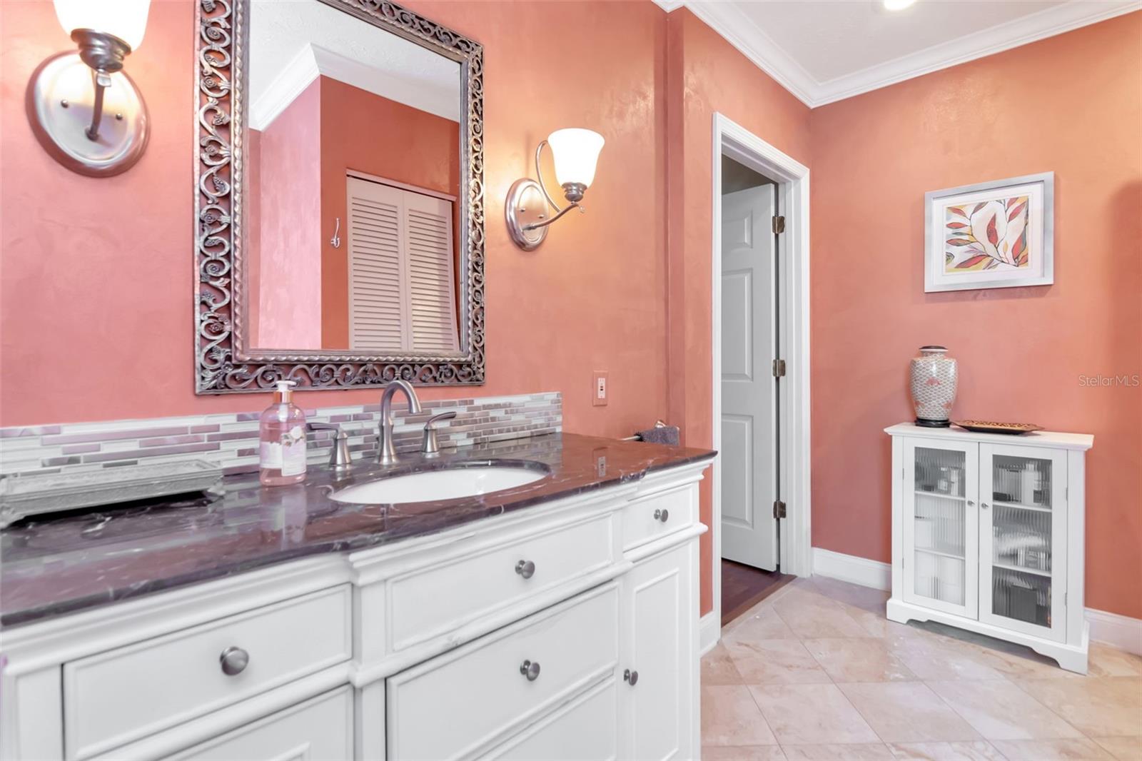 Listing photo id 26 for 5106 Poe Avenue