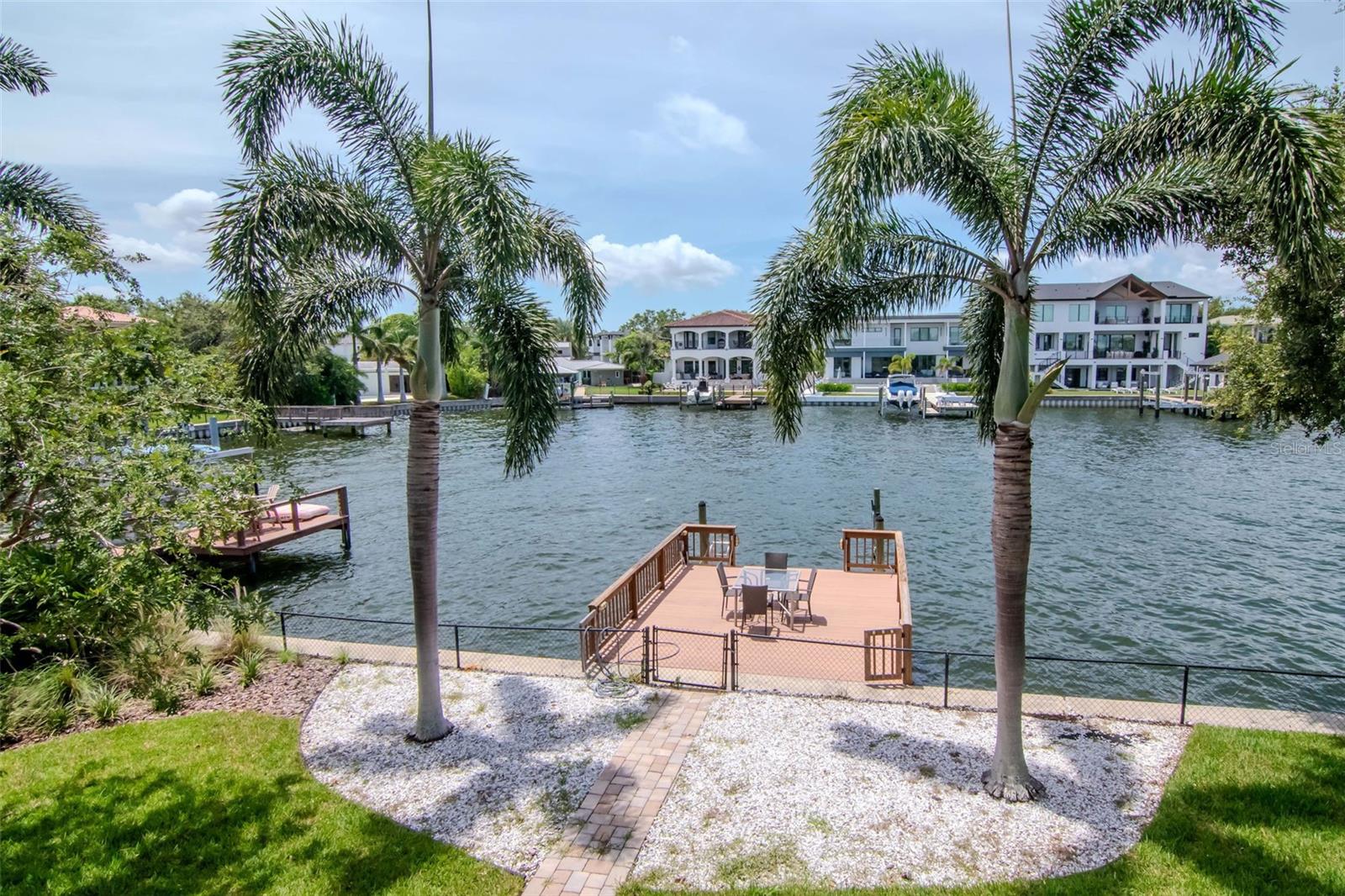 Listing photo id 1 for 5106 Poe Avenue
