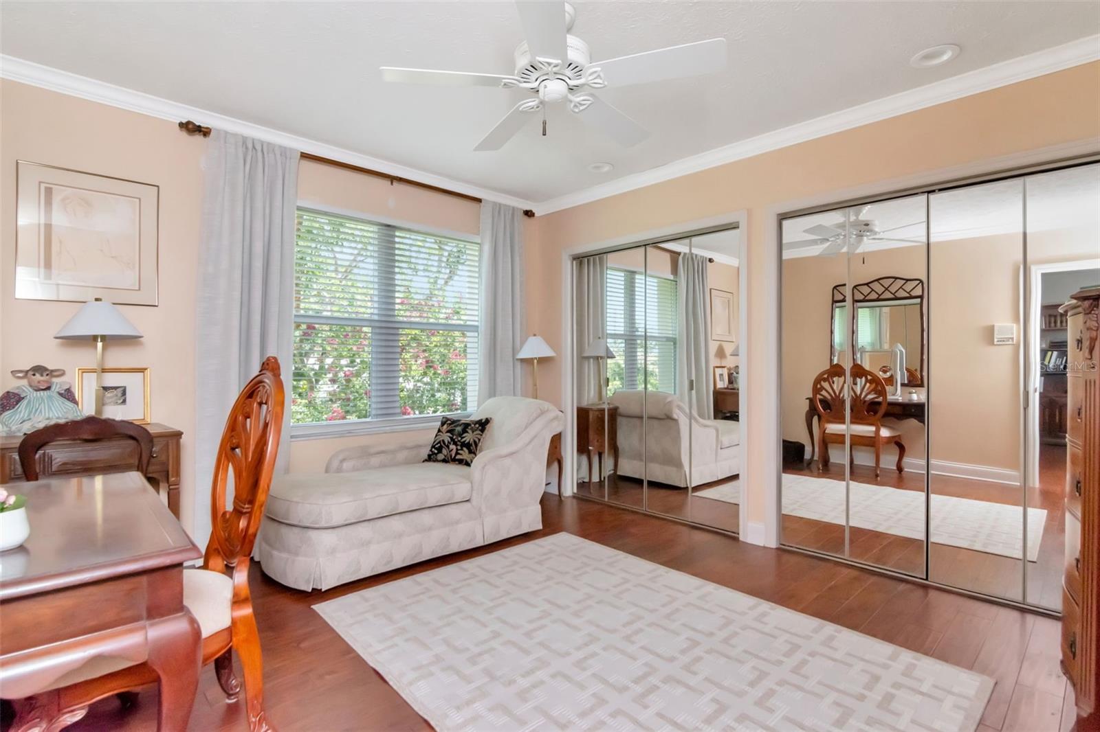 Listing photo id 29 for 5106 Poe Avenue