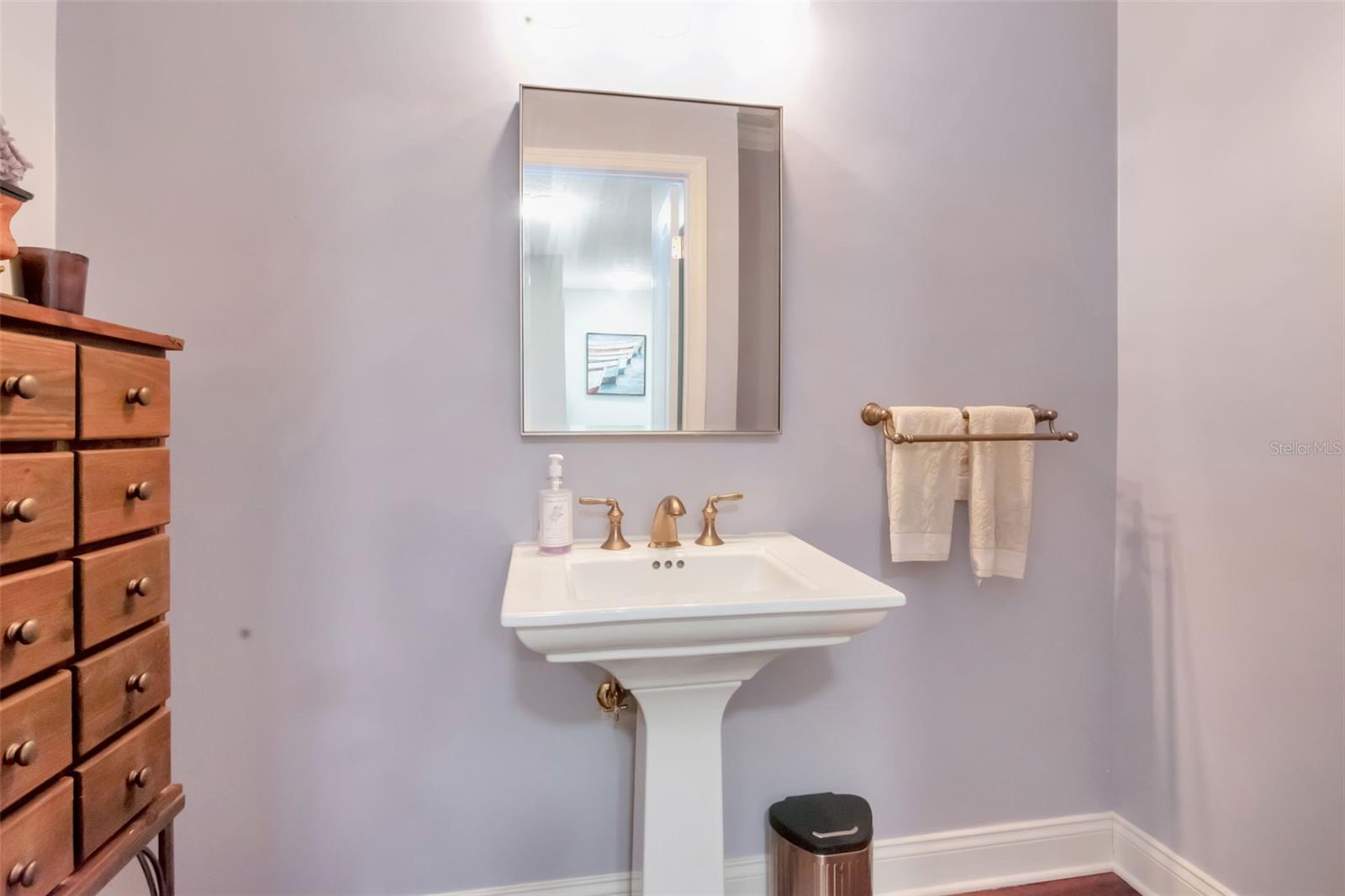 Listing photo id 30 for 5106 Poe Avenue