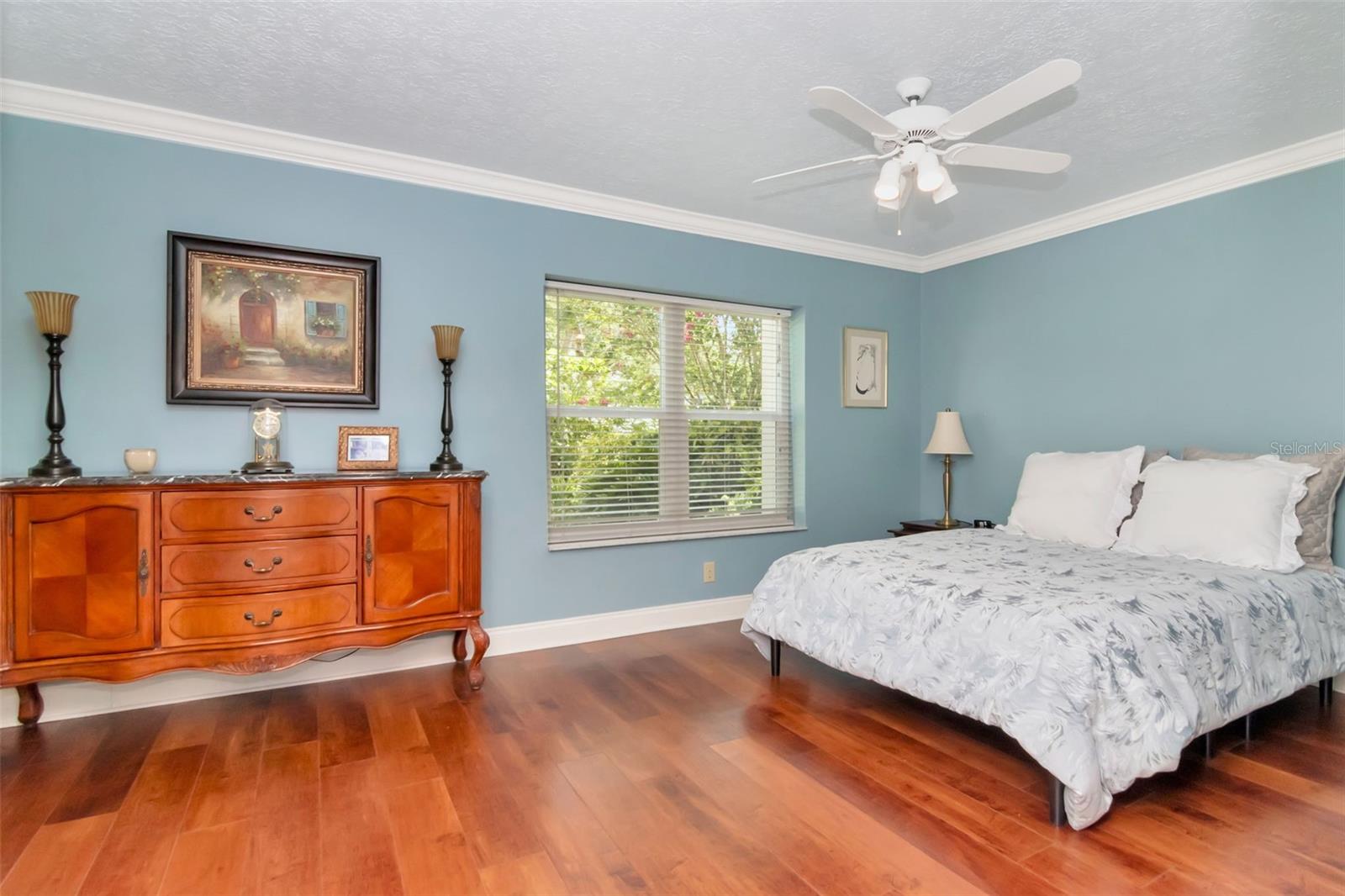 Listing photo id 31 for 5106 Poe Avenue