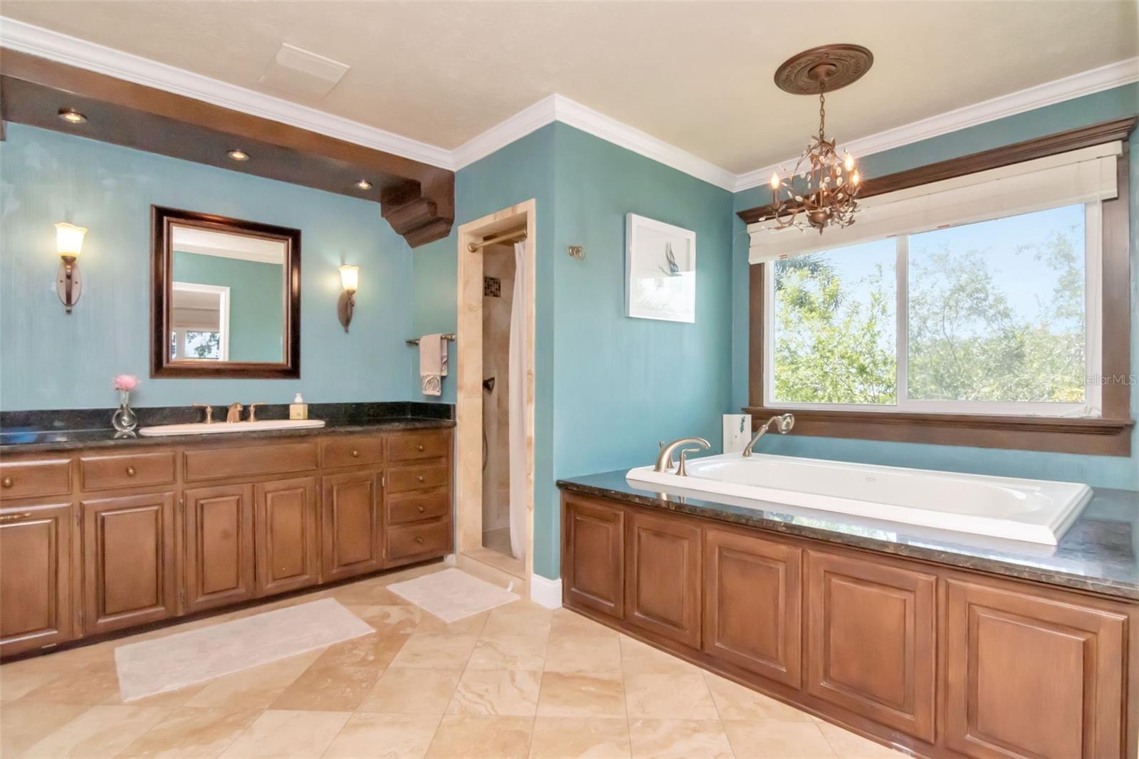 Listing photo id 38 for 5106 Poe Avenue