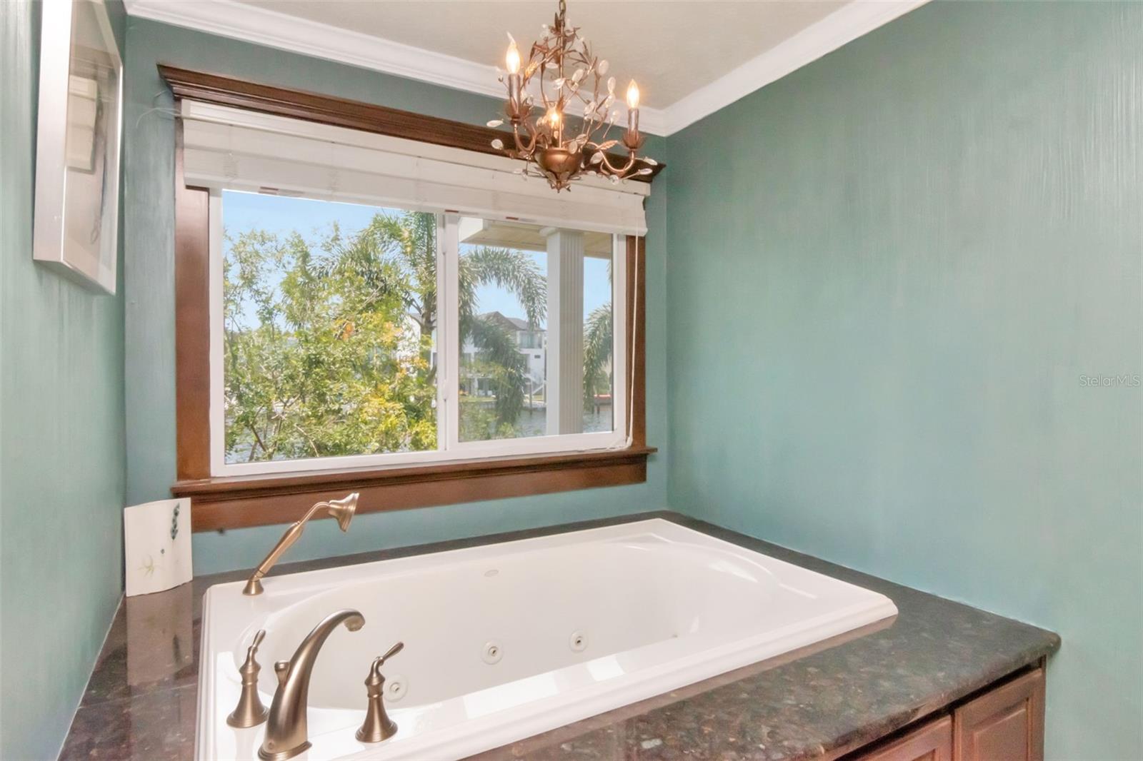 Listing photo id 39 for 5106 Poe Avenue