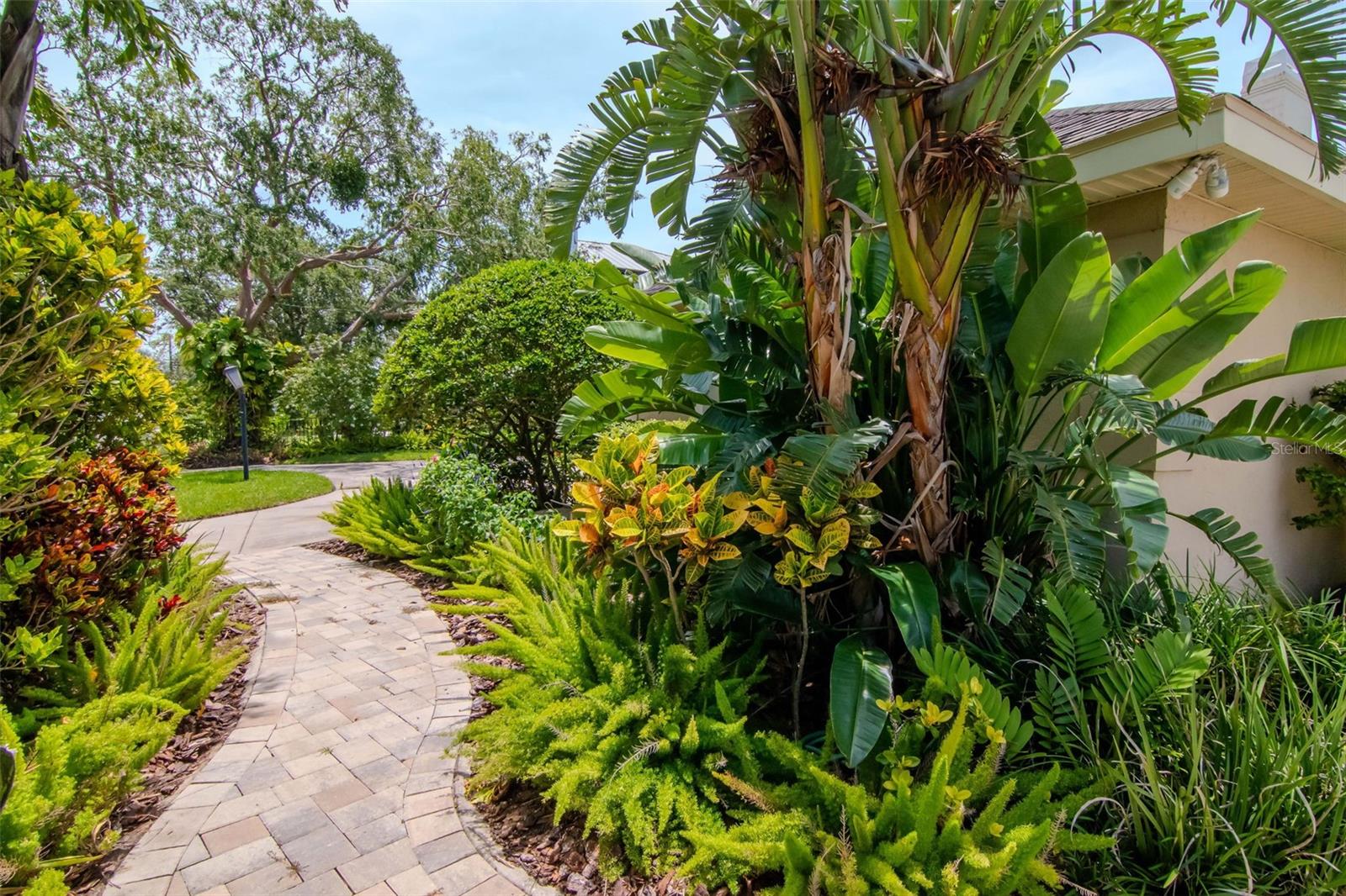 Listing photo id 44 for 5106 Poe Avenue