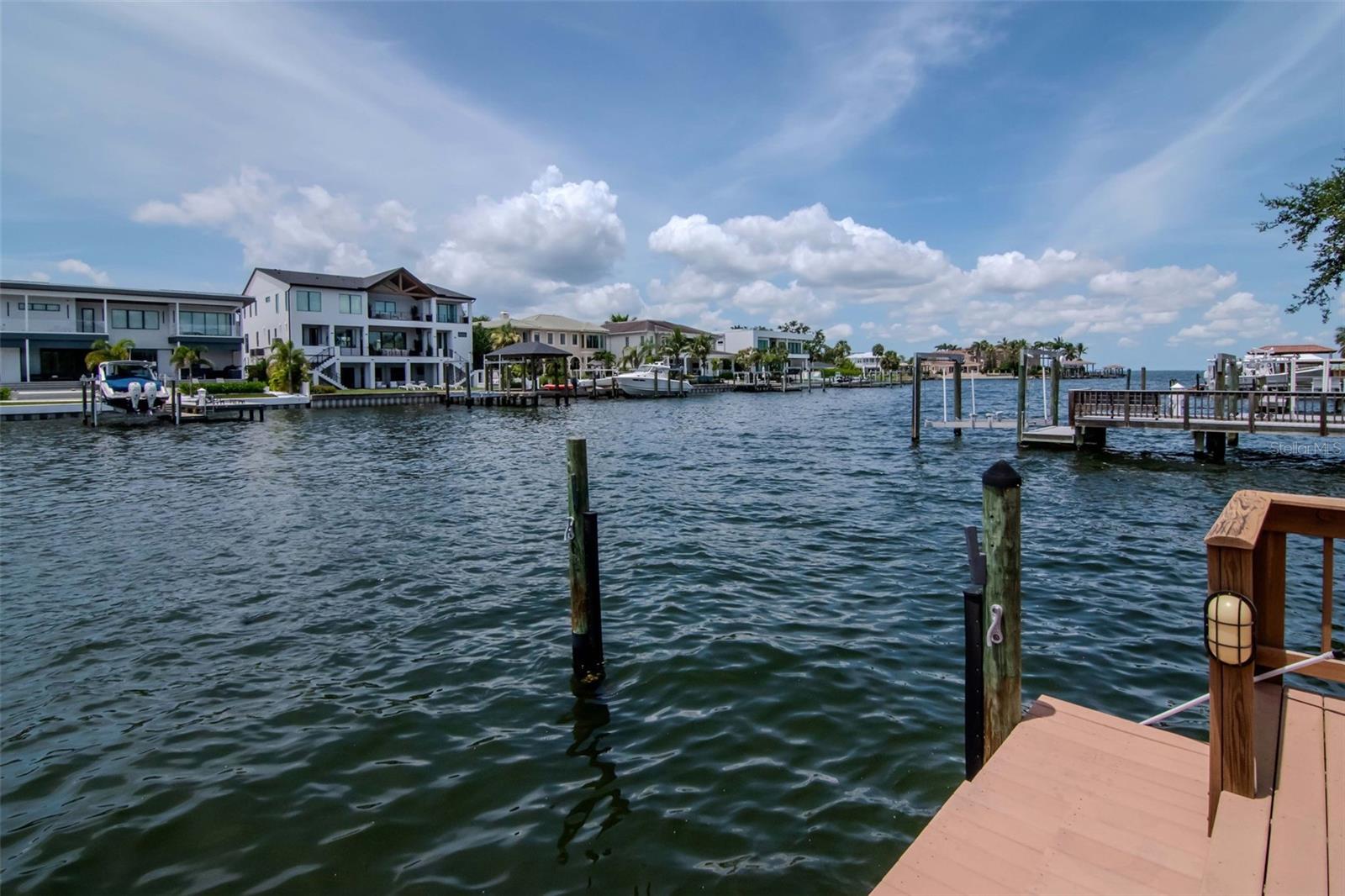 Listing photo id 47 for 5106 Poe Avenue